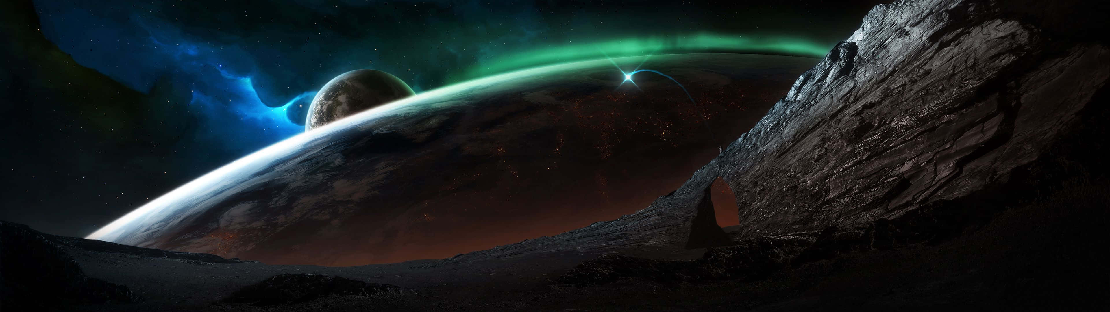 夜空中壯觀的外太空景色 壁紙 — 一個岩石外星行星俯瞰著星空下發光的綠色極光和遙遠的藍色星雲。