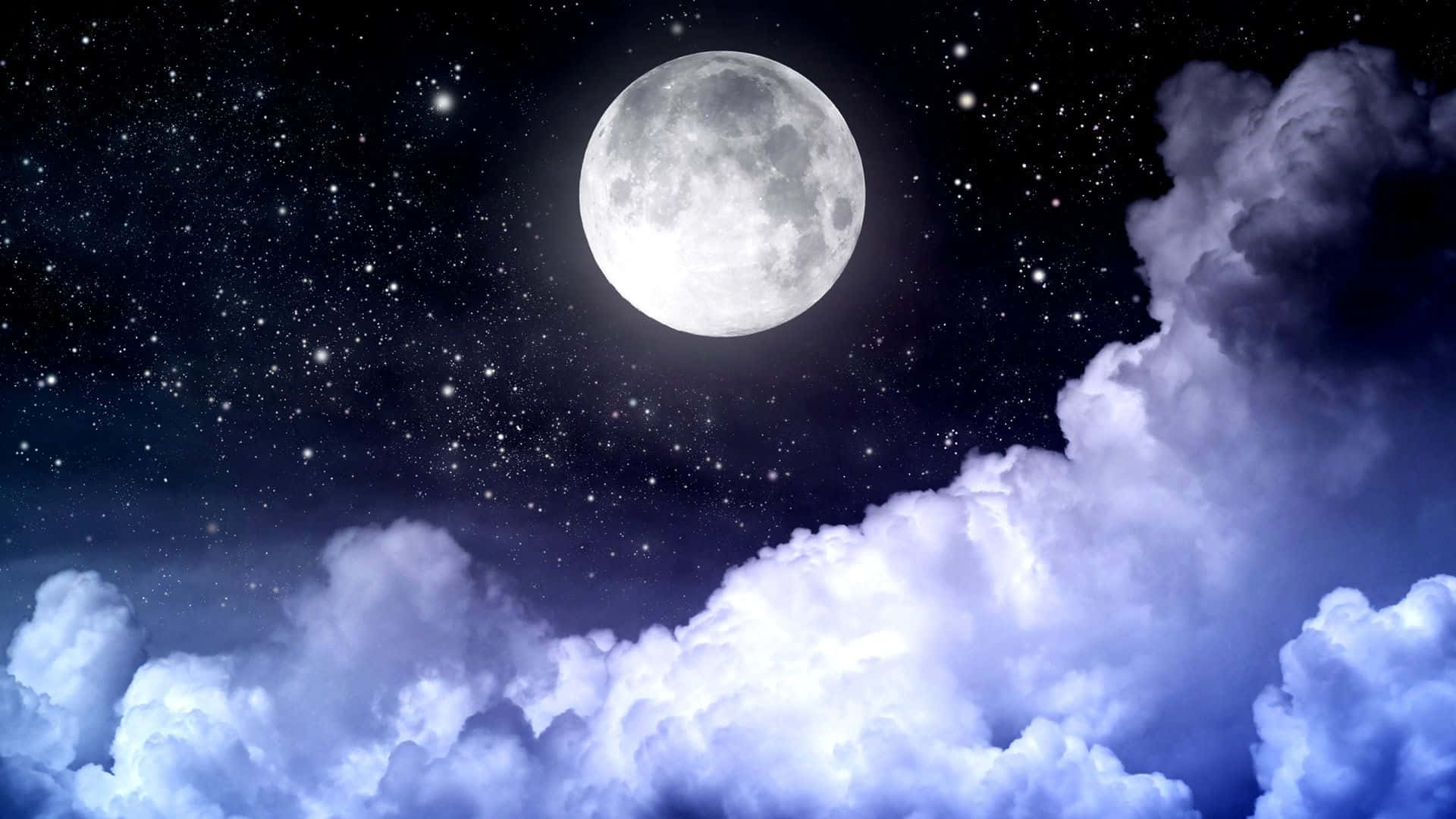 滿月在繁星點點的夜空雲層中閃耀。