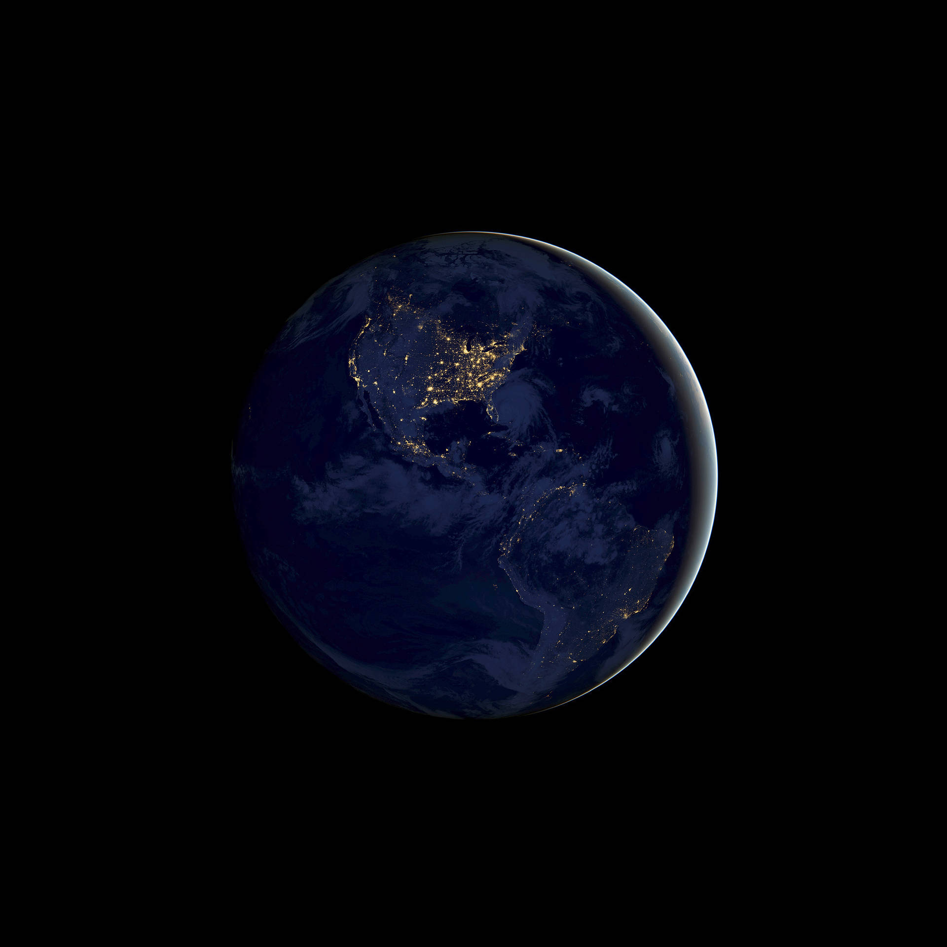 夜晚的地球，顯示出在黑暗海洋和太空背景下被照亮的城市。