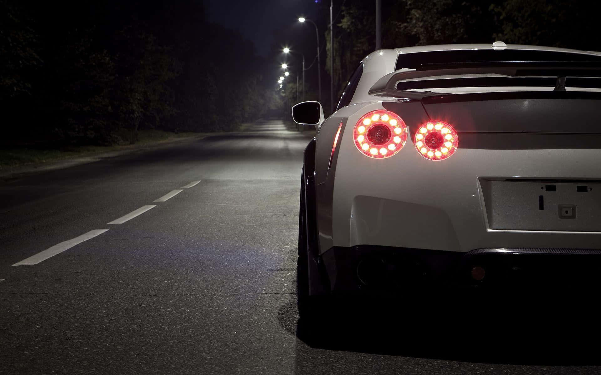 夜間駕駛GT-R桌面 壁紙