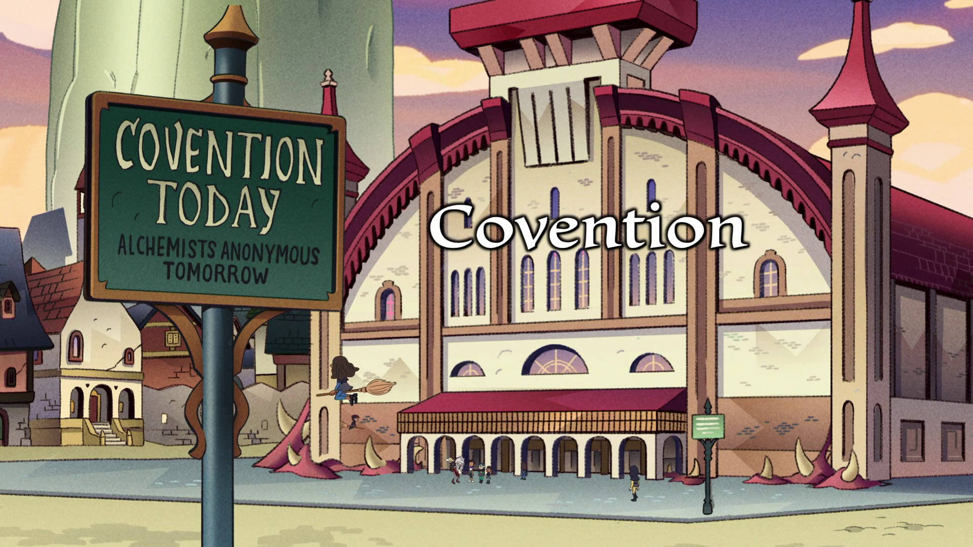 《夜鴞屋》展覽日 壁紙 — 一個奇幻的卡通小鎮廣場，有一座標有「Covention」的大型建築，在柔和的日落天空下，有一個標語寫著「Covention Today Alchemists Anonymous Tomorrow」。