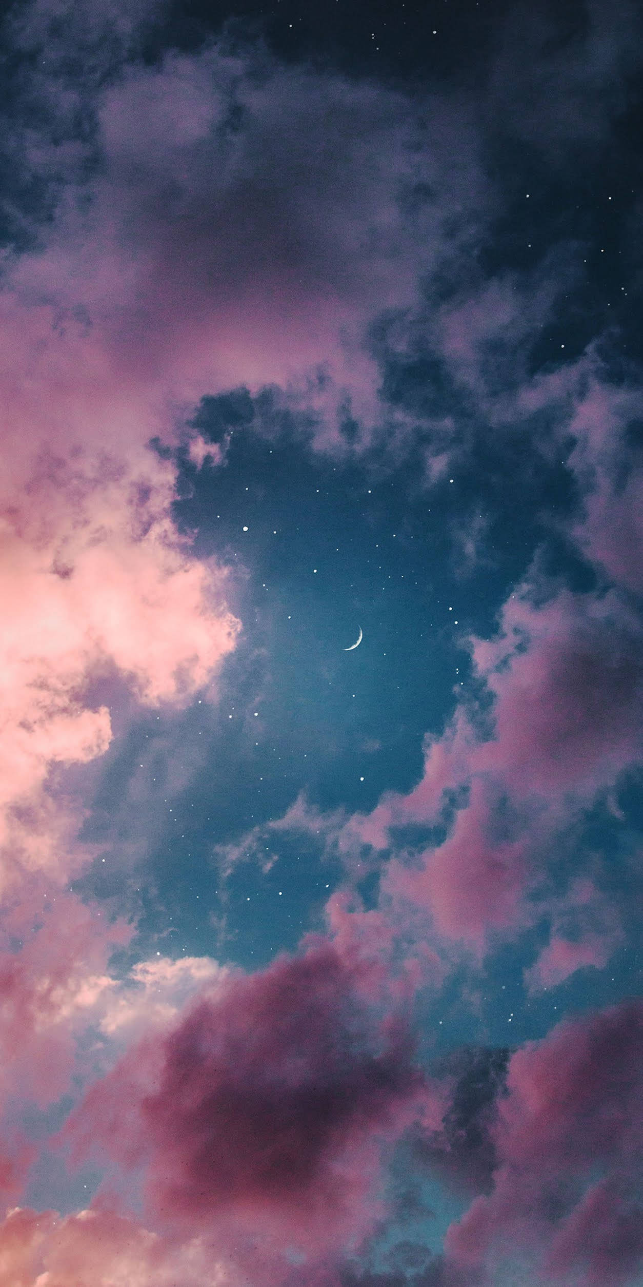 天空 桌布 壁紙 — 夢幻嘅暮色天空，畫滿粉紅同青綠色嘅雲、星星，仲有柔和發光嘅新月。