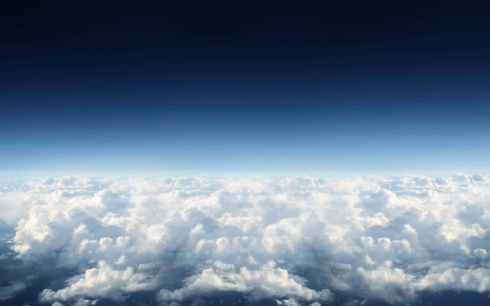 從上方俯瞰藍天下的雲海。 — 天堂 壁紙