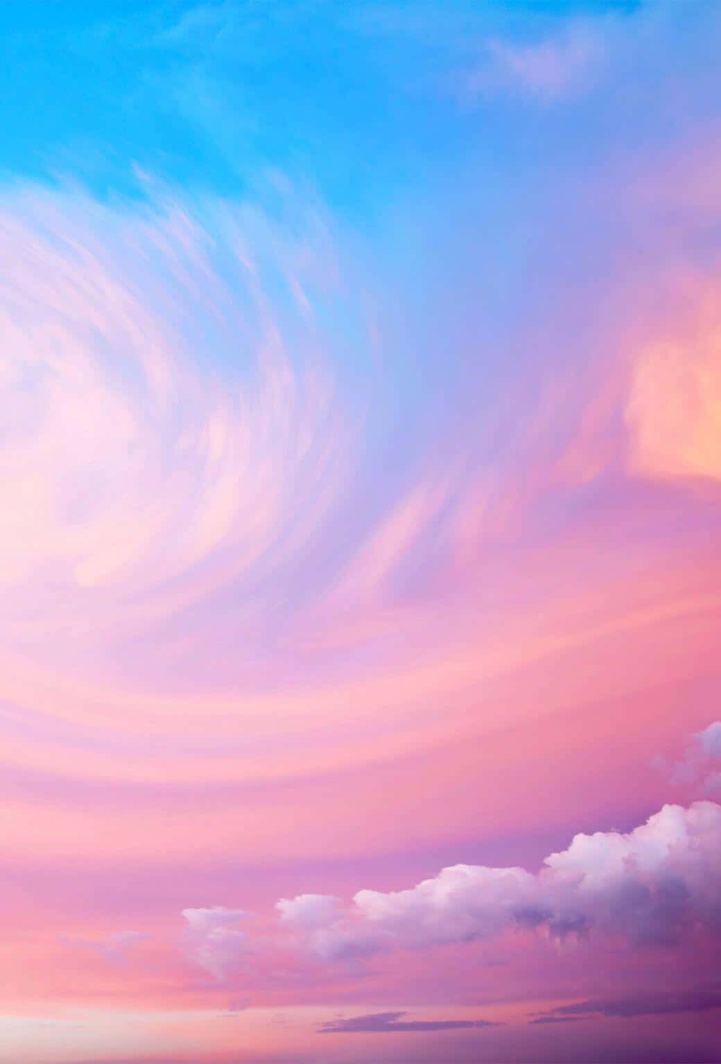 Pink Sky 桌布 壁紙 — 夢幻般的天空與柔和的粉彩雲朵旋轉，在日落時從藍綠色過渡到粉紅色和蜜桃色。