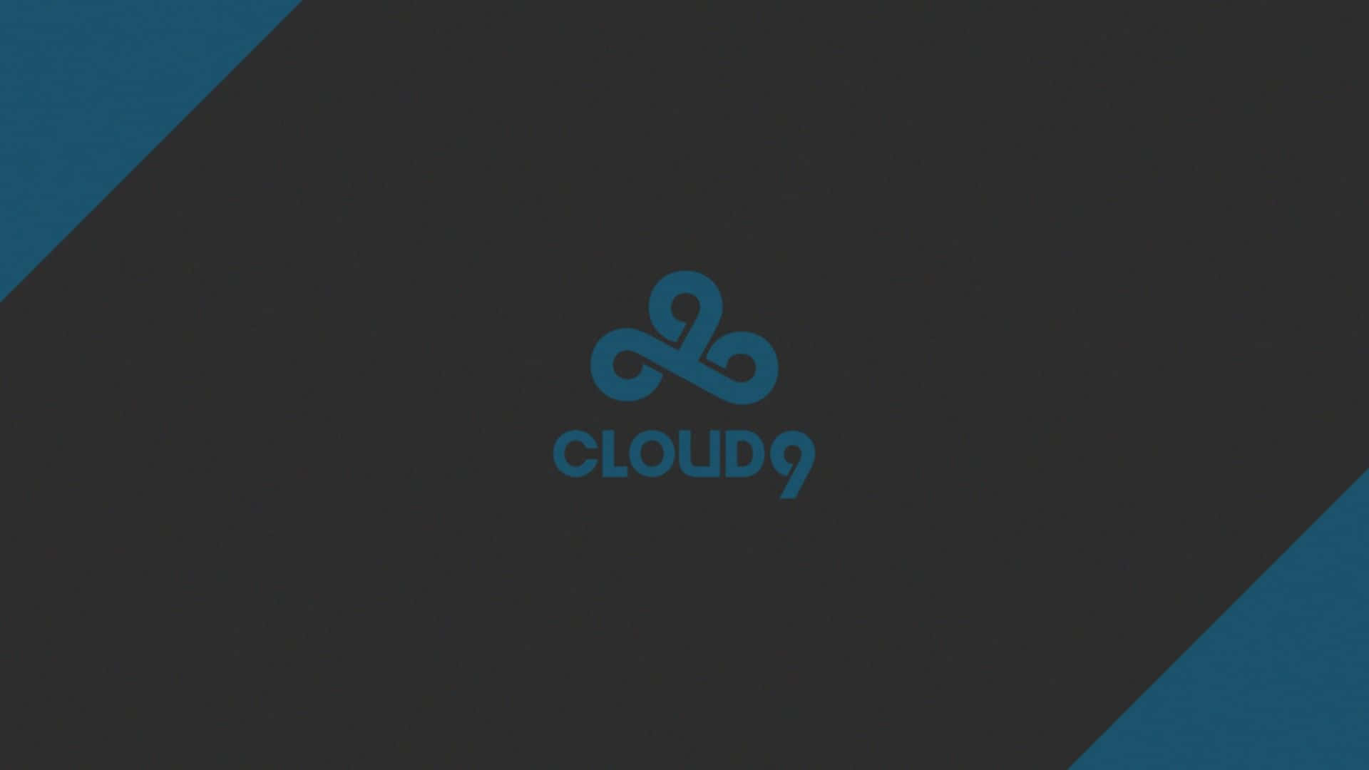 深灰色背景上帶有藍綠色對角線條紋的Cloud9標誌