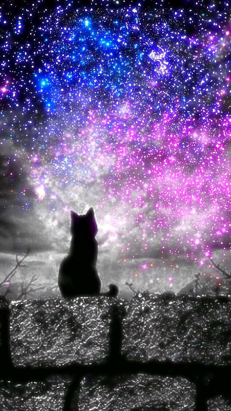 一隻貓坐在石牆上，看著色彩繽紛的星空。