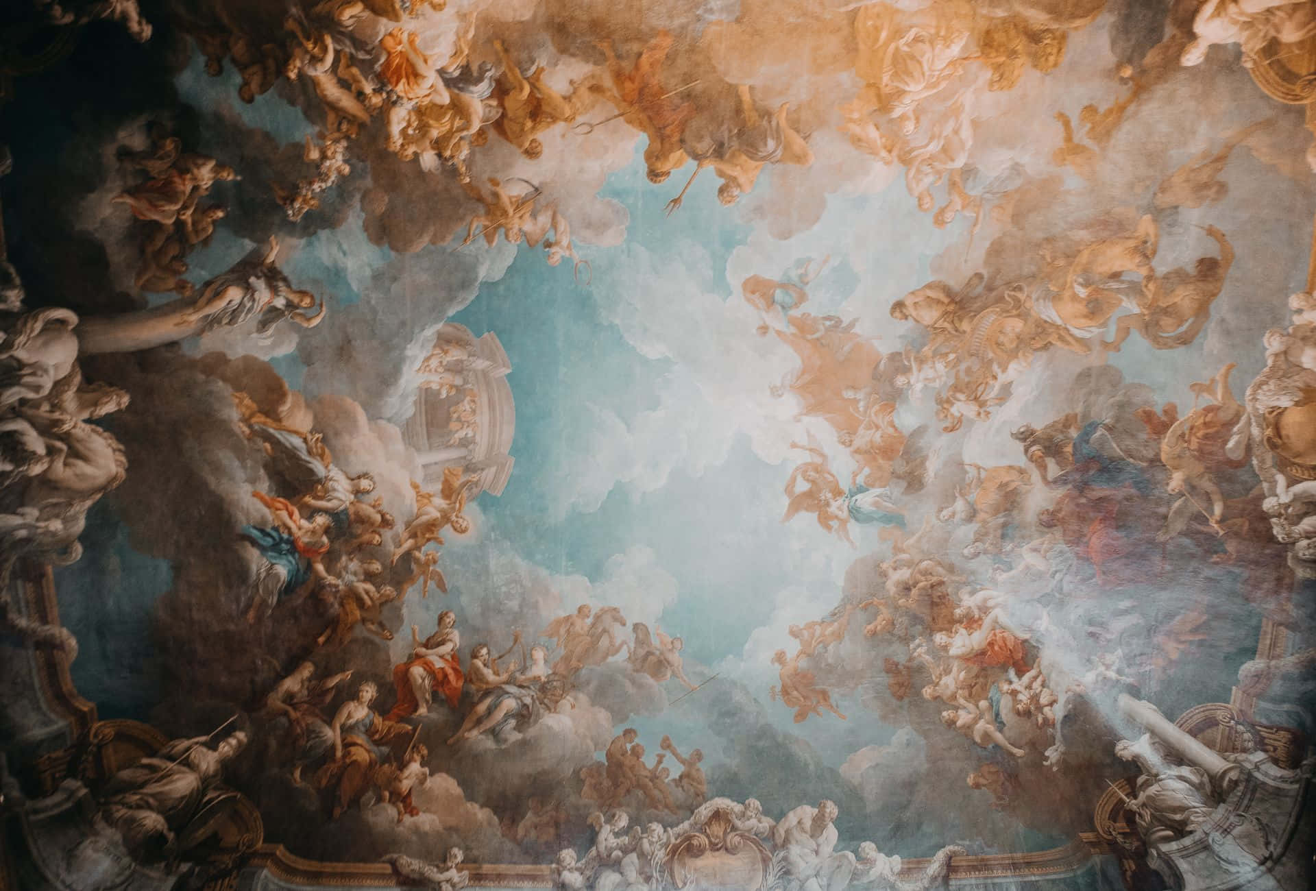 Renaissance 桌布 壁紙 — 大型巴洛克天花壁畫，描繪旋轉雲彩和動態天使形象，色調溫暖。