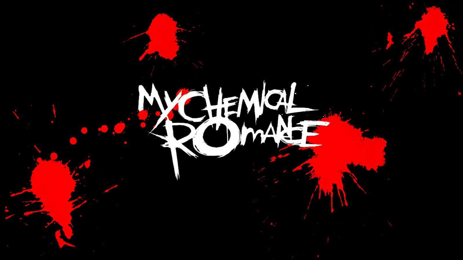 my chemical romance 桌布 壁紙 — 大膽嘅白色塗鴉風格文字 'My Chemical Romance' 喺純黑色背景上濺上鮮紅色顏料。
