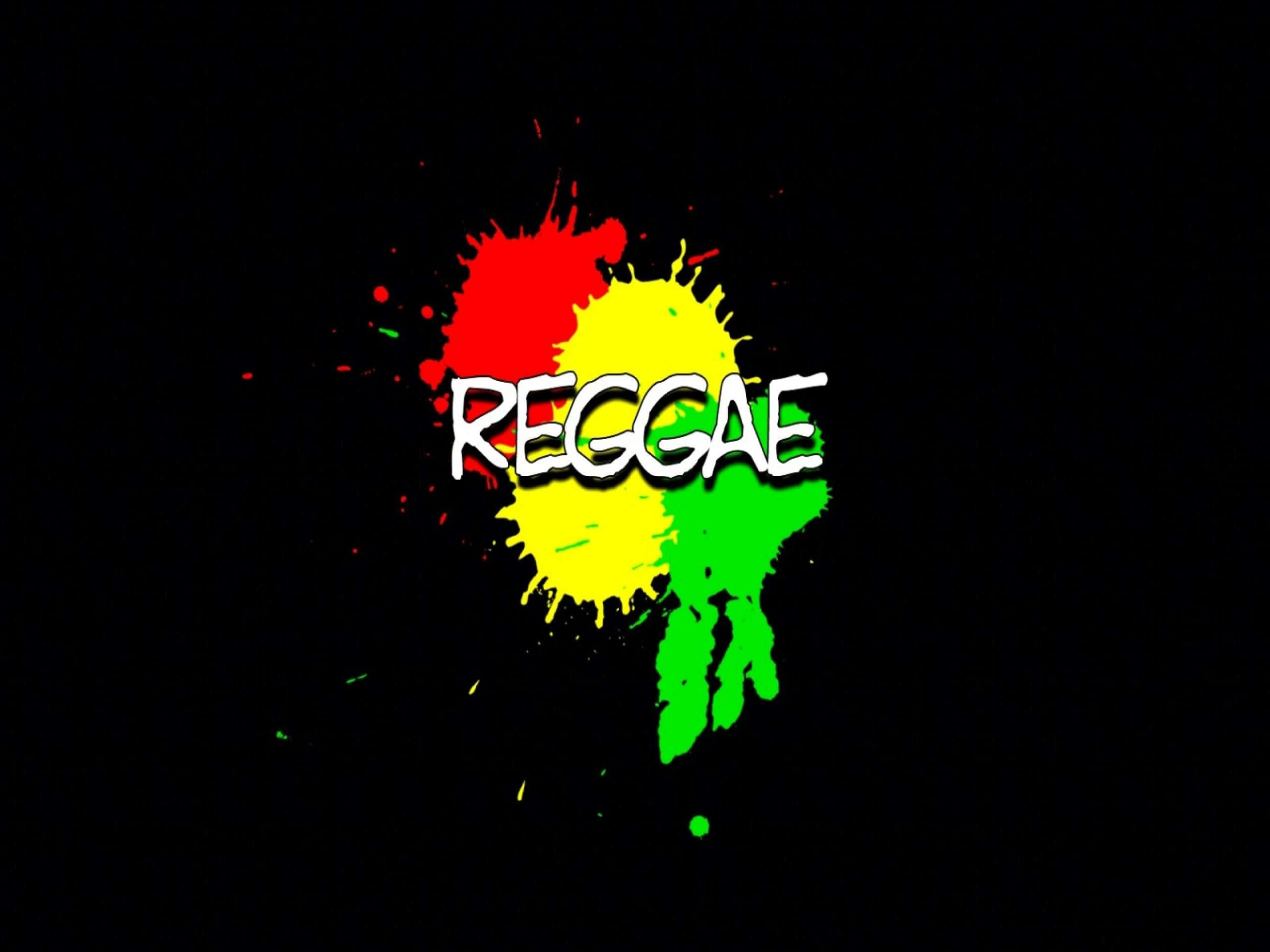 Reggae 桌布 壁紙 — 大膽嘅雷鬼文字從鮮豔嘅紅色、黃色同綠色油漆飛濺中浮現，背景係純黑色。