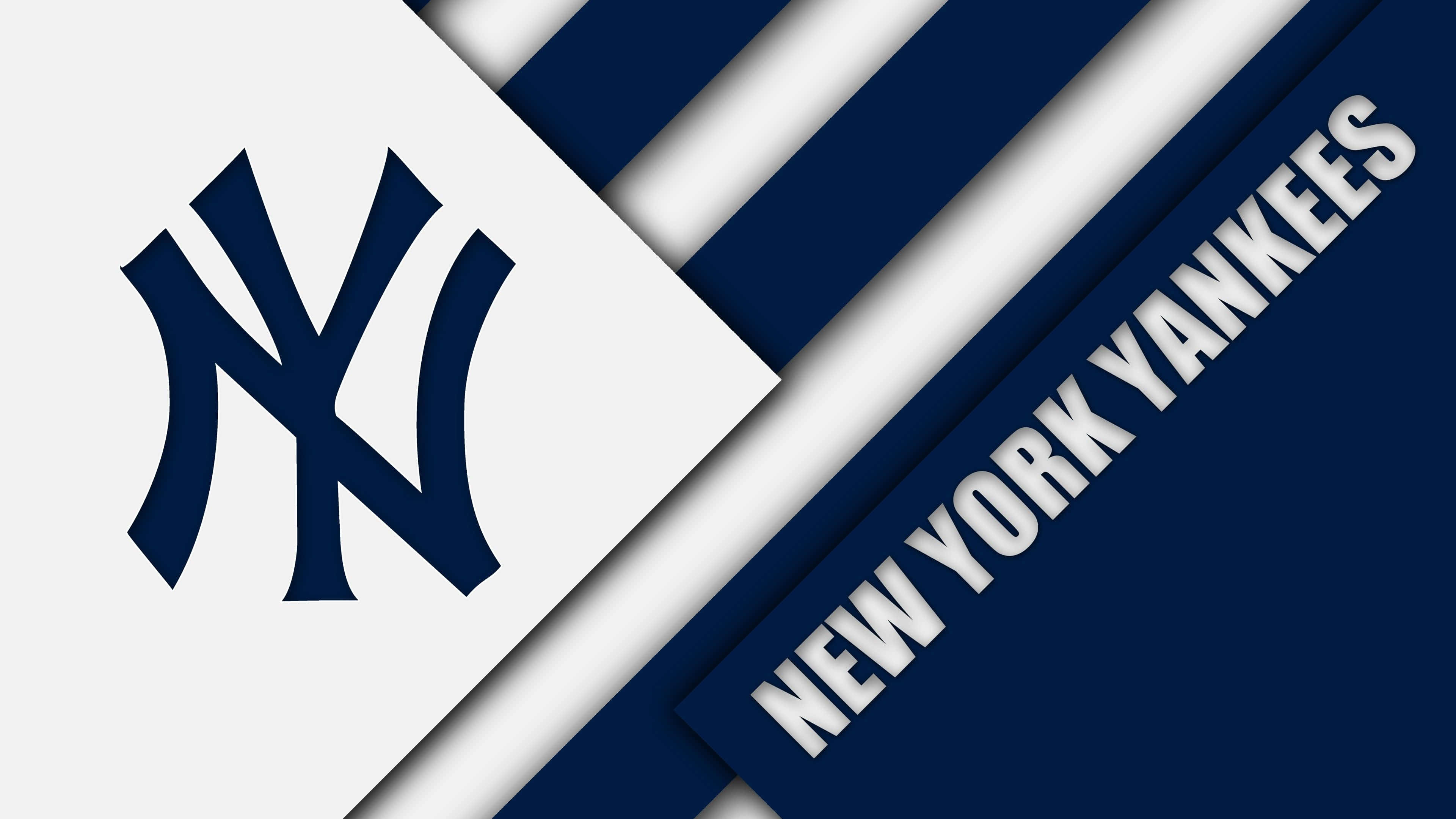 Yankees 桌布 壁紙 — 大膽的海軍藍和白色對角條紋，以清晰的字體呈現標誌性的紐約洋基隊標誌和球隊名稱。