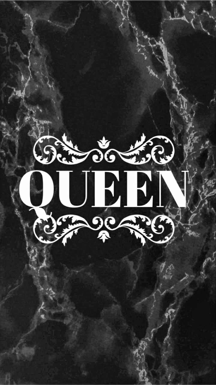 Black Queen 桌布 壁紙 — 大膽的白色華麗文字拼出QUEEN，居中在帶有漩渦紋理的戲劇性黑色大理石背景上。