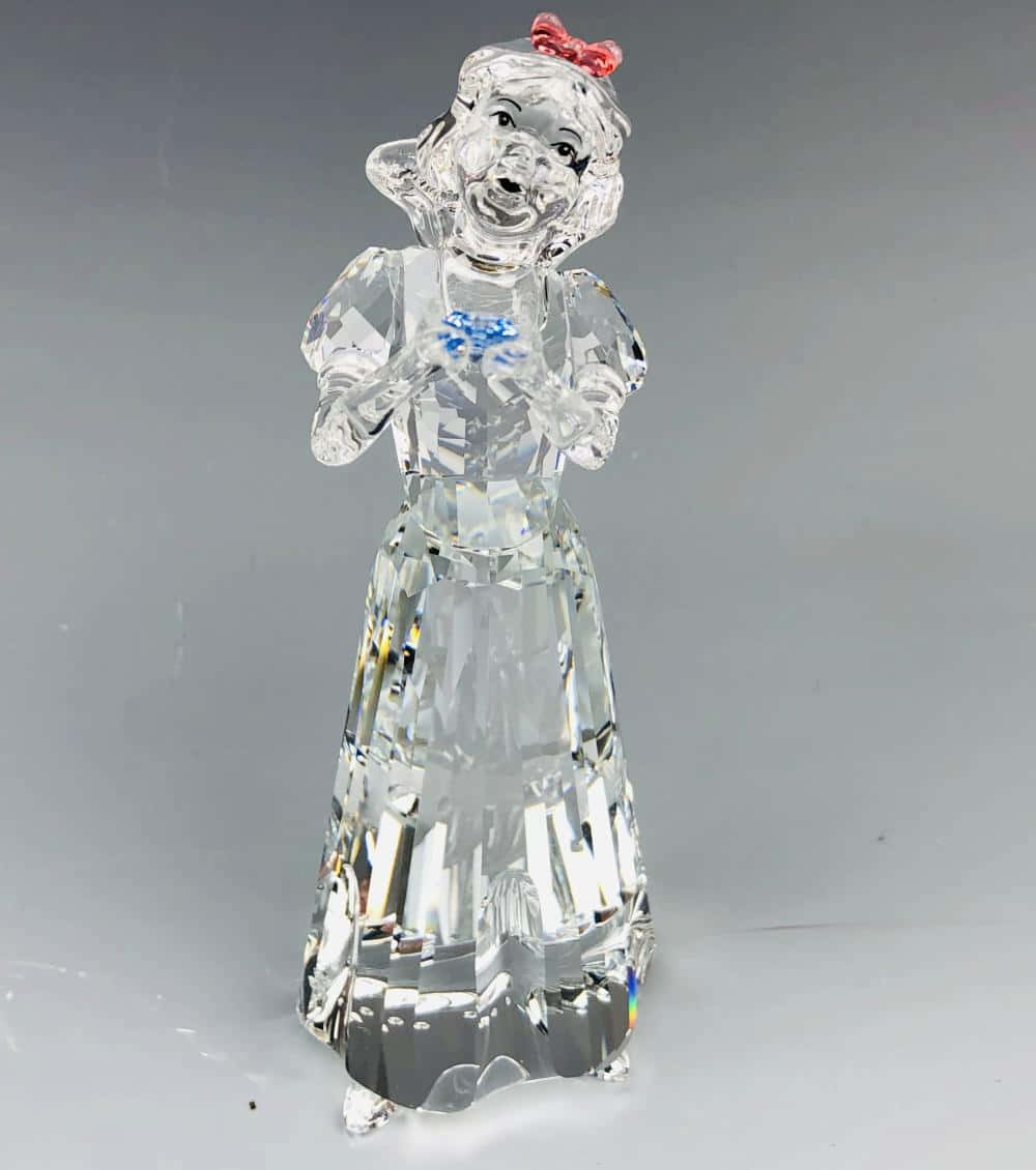 大自然的閃耀：樹上垂掛的閃亮水晶 壁紙
