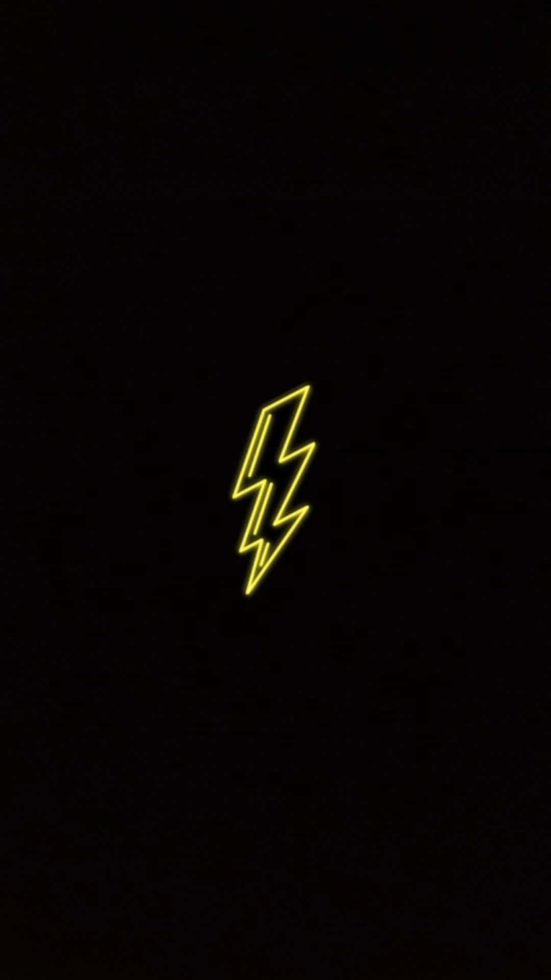 黑色背景上明亮的黃色霓虹閃電。
