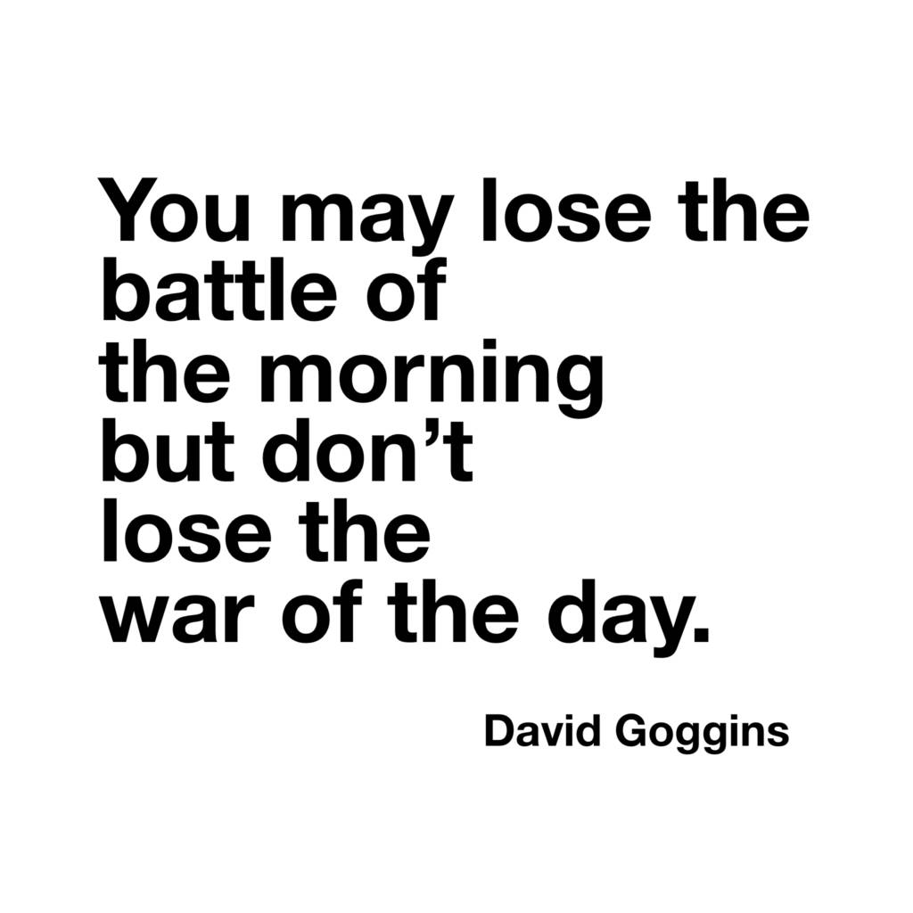 大衛·戈金斯（David Goggins）的勵志名言，白色背景上粗體黑色文字。