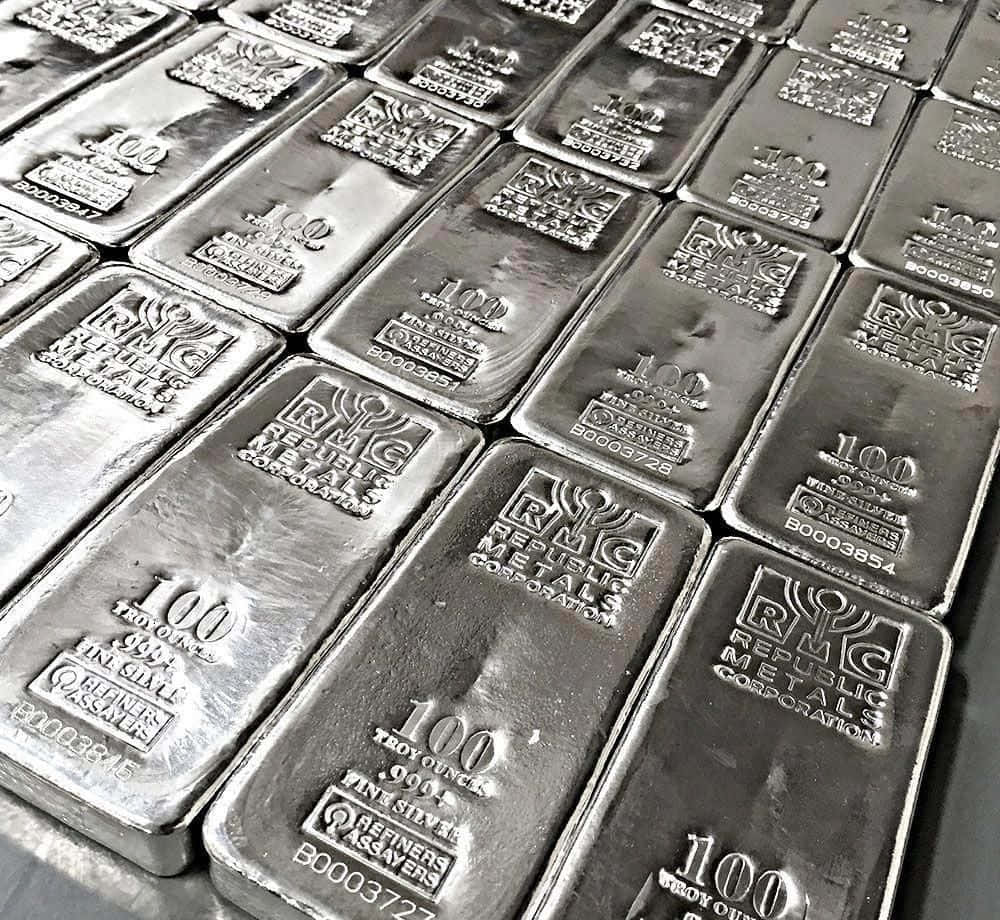 大量銀條互相疊放 壁紙