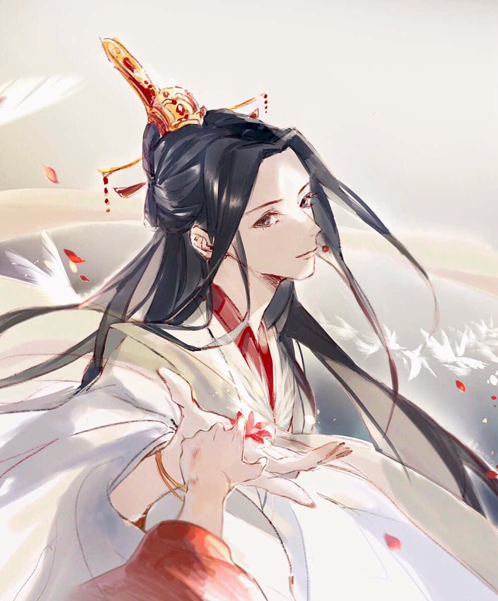 天官賜福 謝怜 壁紙 — 一位寧靜的動漫女性，長長的黑髮和華麗的頭飾，溫柔地凝視著，紅色花瓣在她飄逸的白色和紅色長袍周圍飄舞。