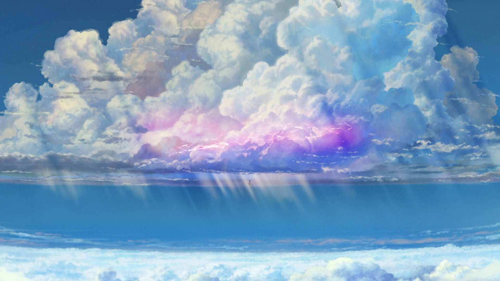 《天气之子》彩色雲朵 壁紙 — 廣闊的天空充滿了蓬鬆的白雲，在陽光穿透時散發出粉紅色和紫色的色調。