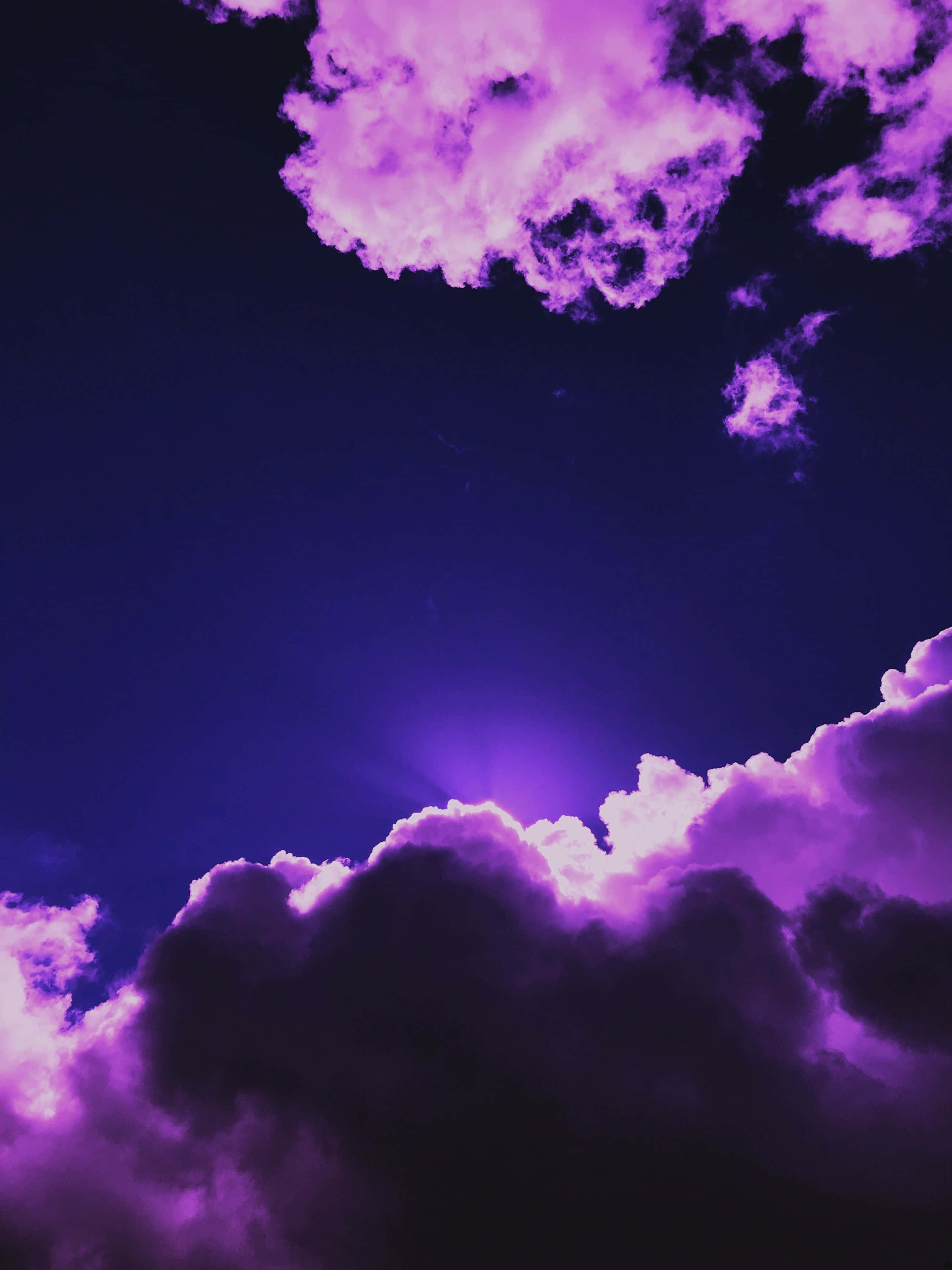 天空中的紫色雲層 壁紙