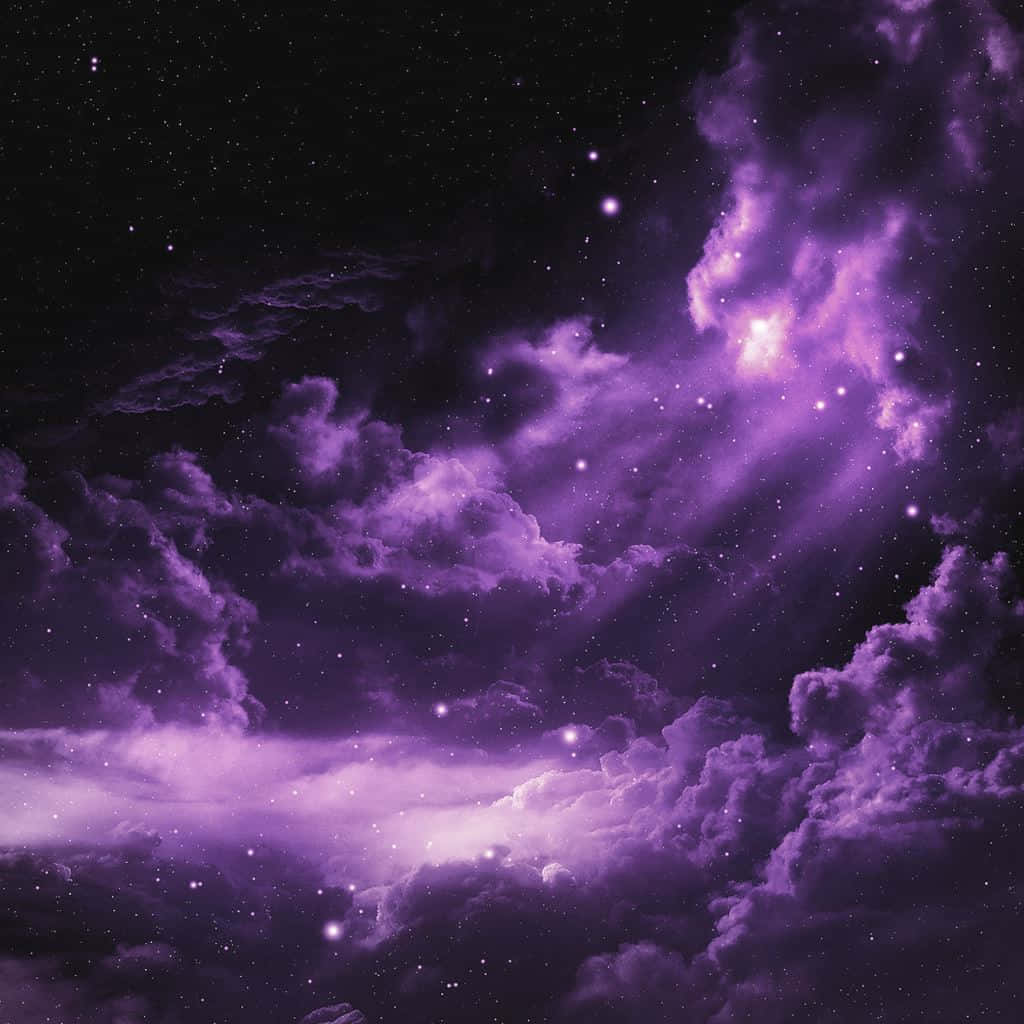 天空中的紫色雲朵與星星
