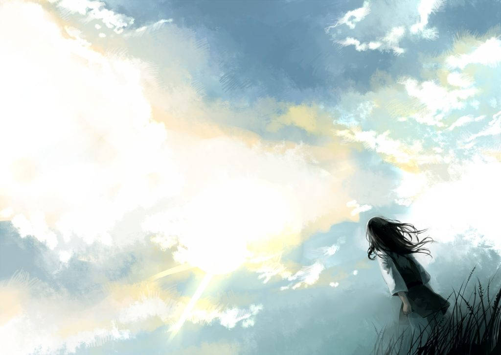 天空與少女動漫桌面 壁紙 — 一個孤獨的身影，頭髮飄逸，站在草地上，仰望滿是柔軟雲朵和燦爛陽光的廣闊天空。