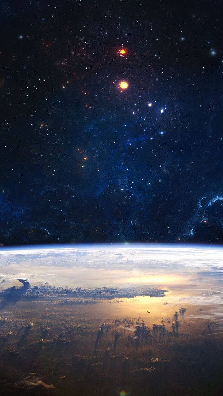 從太空看到的地球，背景有星星和星雲。