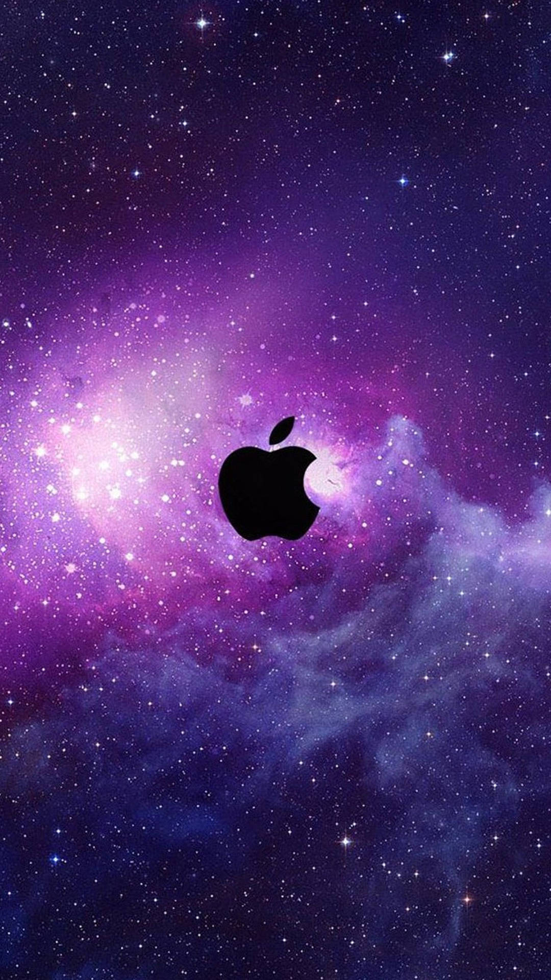 黑色Apple標誌居中於一個佈滿星星的紫色和藍色星系星雲中。