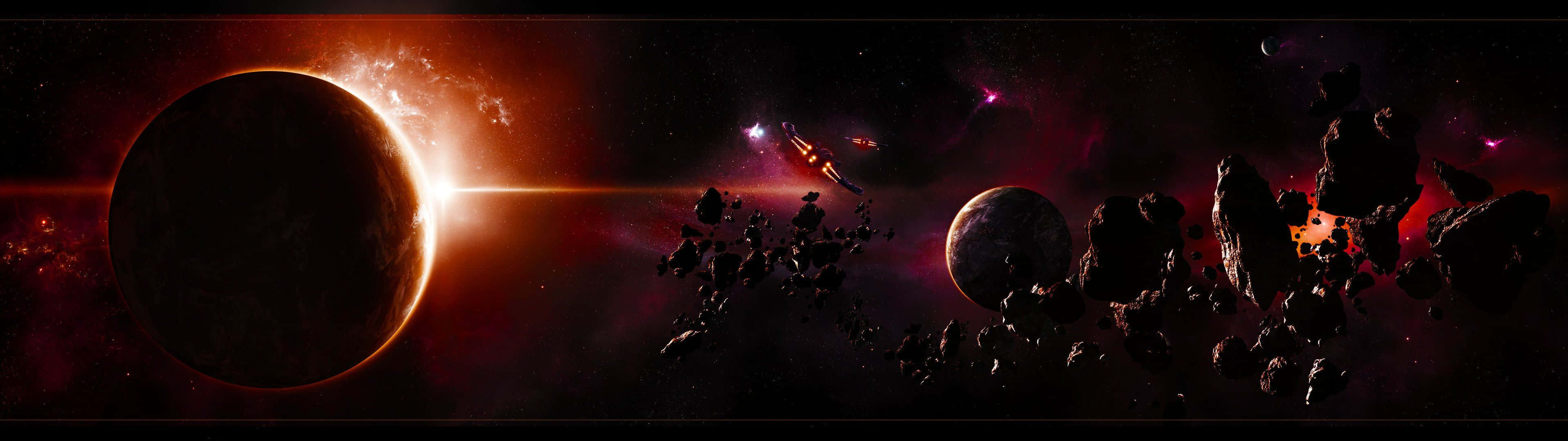 太空高清 3840x1080 行星與流星體 壁紙 — 一艘太空船在星光燦爛的宇宙背景下，穿過一個熾熱的小行星帶，靠近一顆發光的紅色行星。