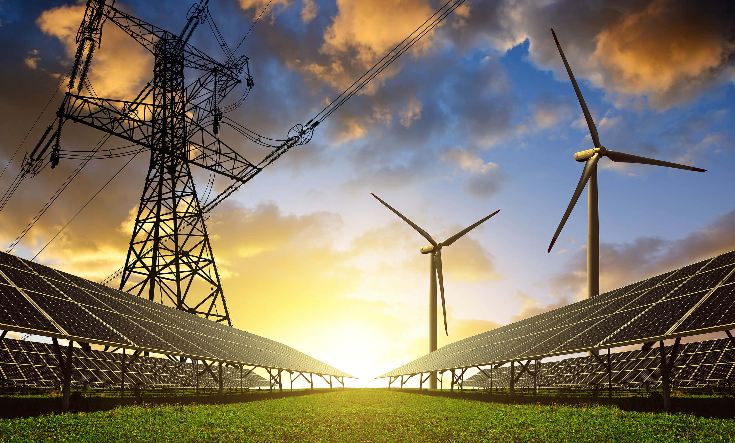 Energy 桌布 壁紙 — 太陽能板和風力發電機在日落時分的田野中，伴隨著電線和戲劇性的天空。
