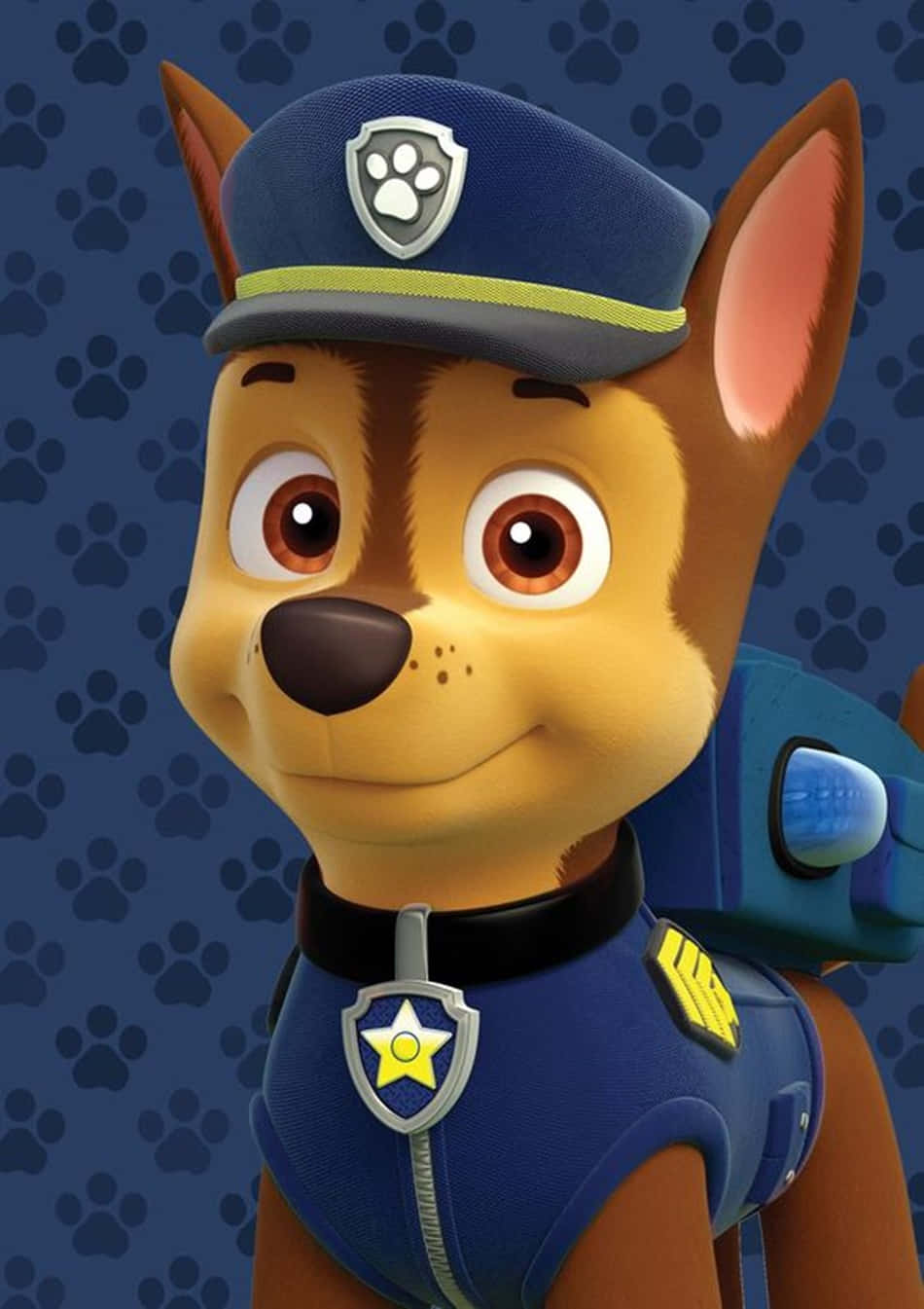 一隻微笑的卡通警犬，穿著藍色制服，背景有爪印。