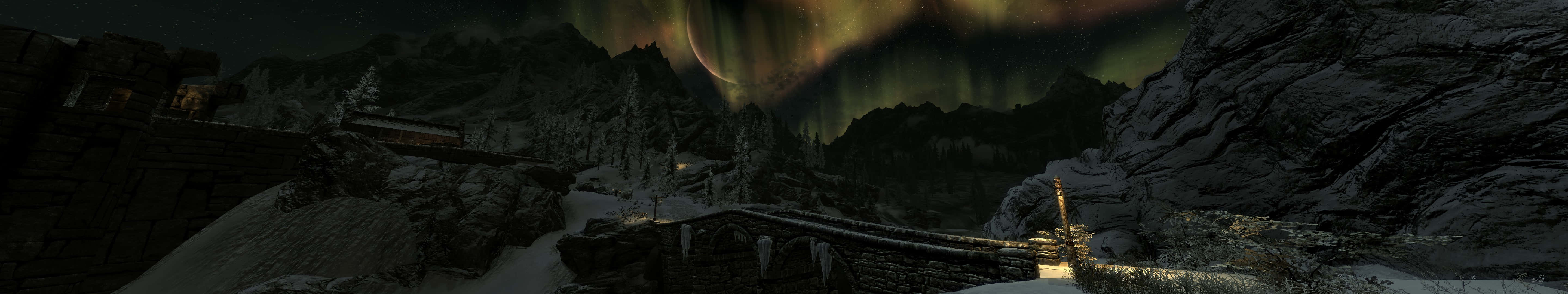 北極光在夜晚照耀著雪白的山脈和古代石頭廢墟。
