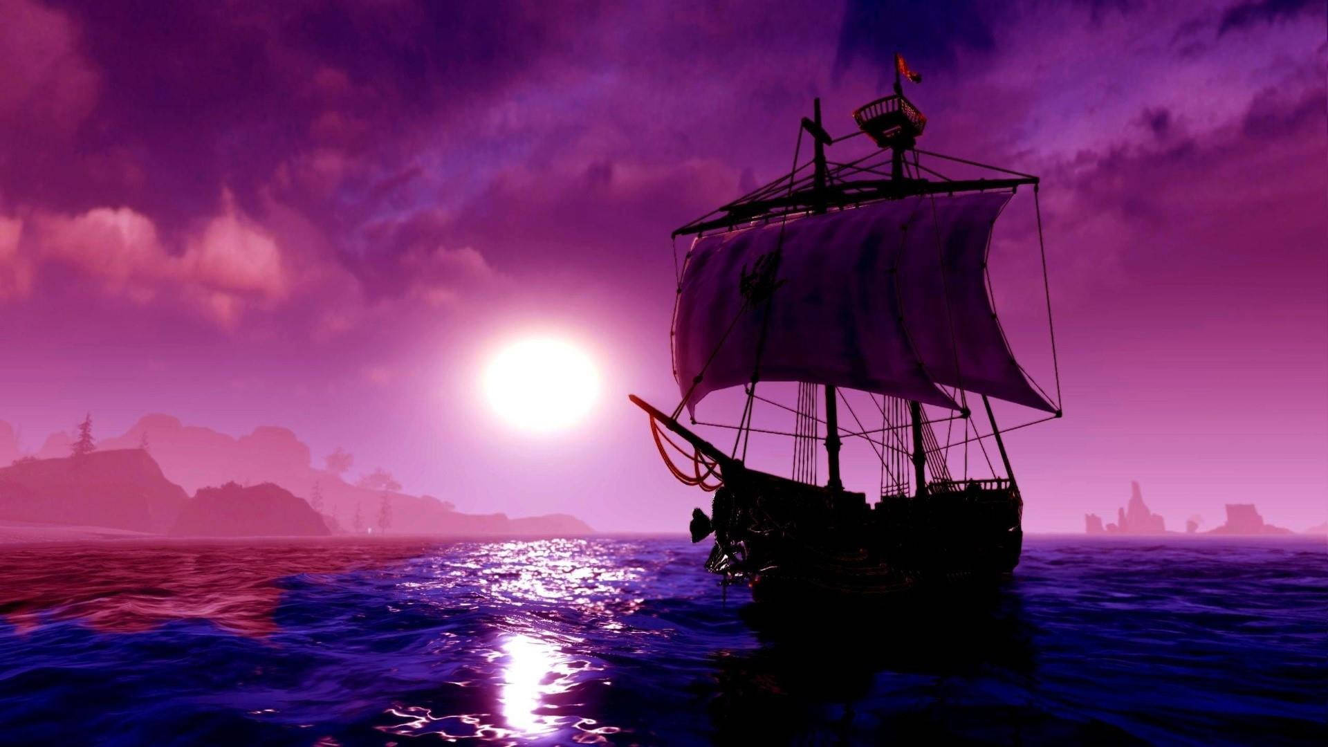 奇幻紫色海盜船 壁紙 — 一艘海盜船在紫色海洋上航行，夕陽西下，發光的太陽和遠處的岩石島嶼。