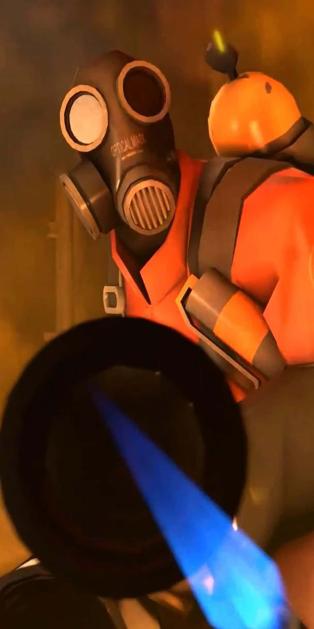 奇幻面具火焰兵像素3 TF2背景 壁紙 — 一個穿著橙色防護衣和防毒面具的角色，在煙霧瀰漫的工業環境中手持發光的藍色武器。