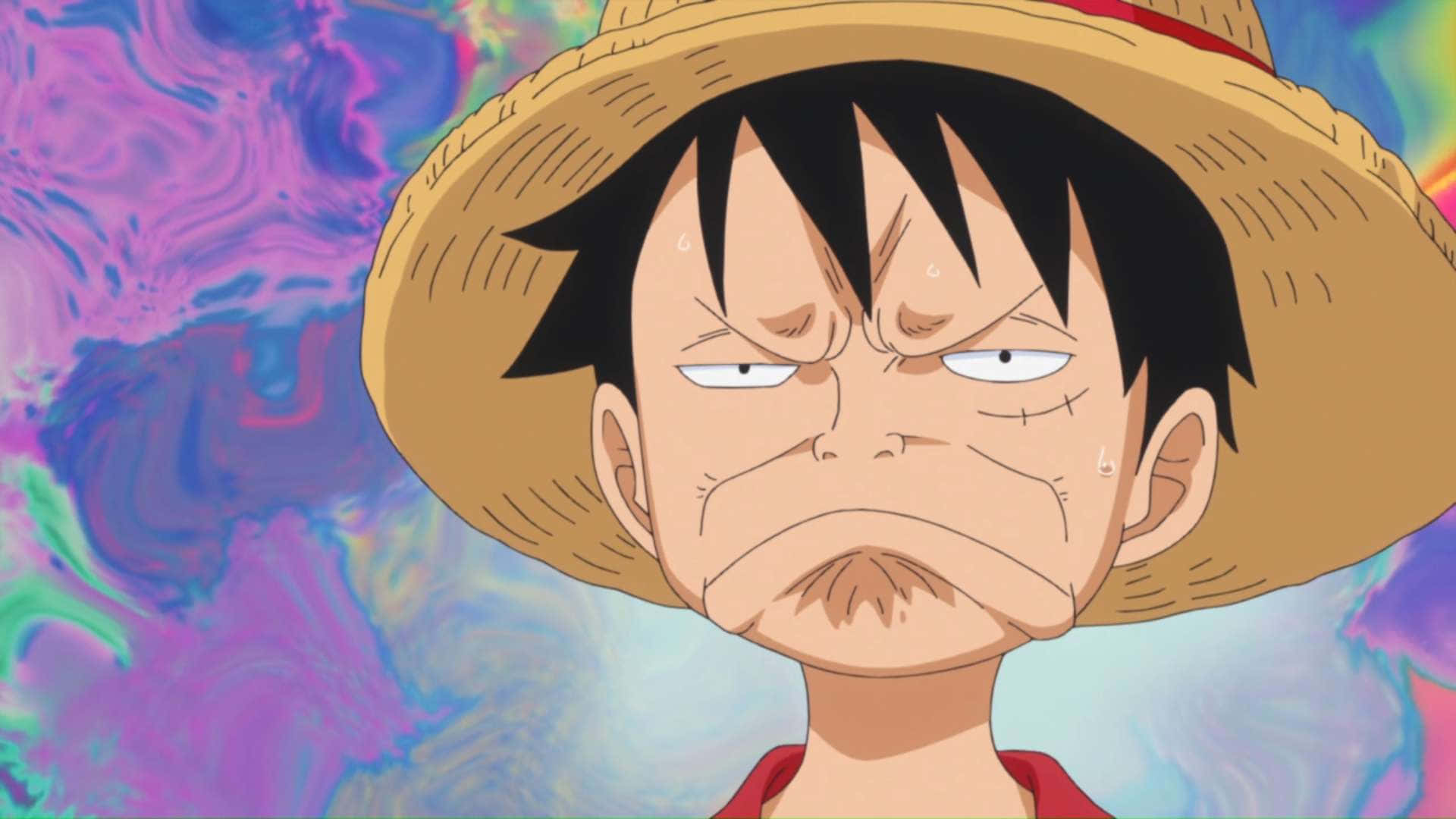 奇異的Luffy鬼臉頭像 壁紙 — 一個戴著草帽的堅定動畫男孩，在旋轉的迷幻背景前做鬼臉。