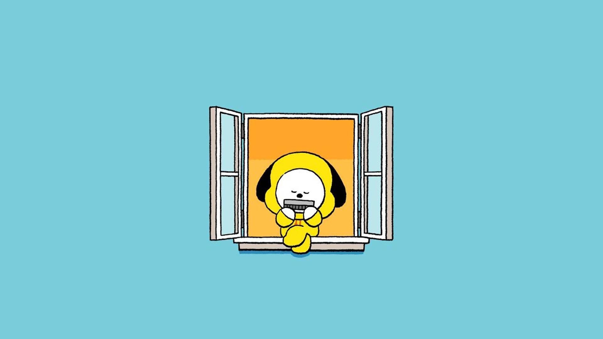 奇米 BT21 在窗邊 壁紙 — 一隻黃色卡通狗，黑色耳朵，平靜地坐在打開的窗戶裡，吹著口琴，背景是溫暖的橙色。