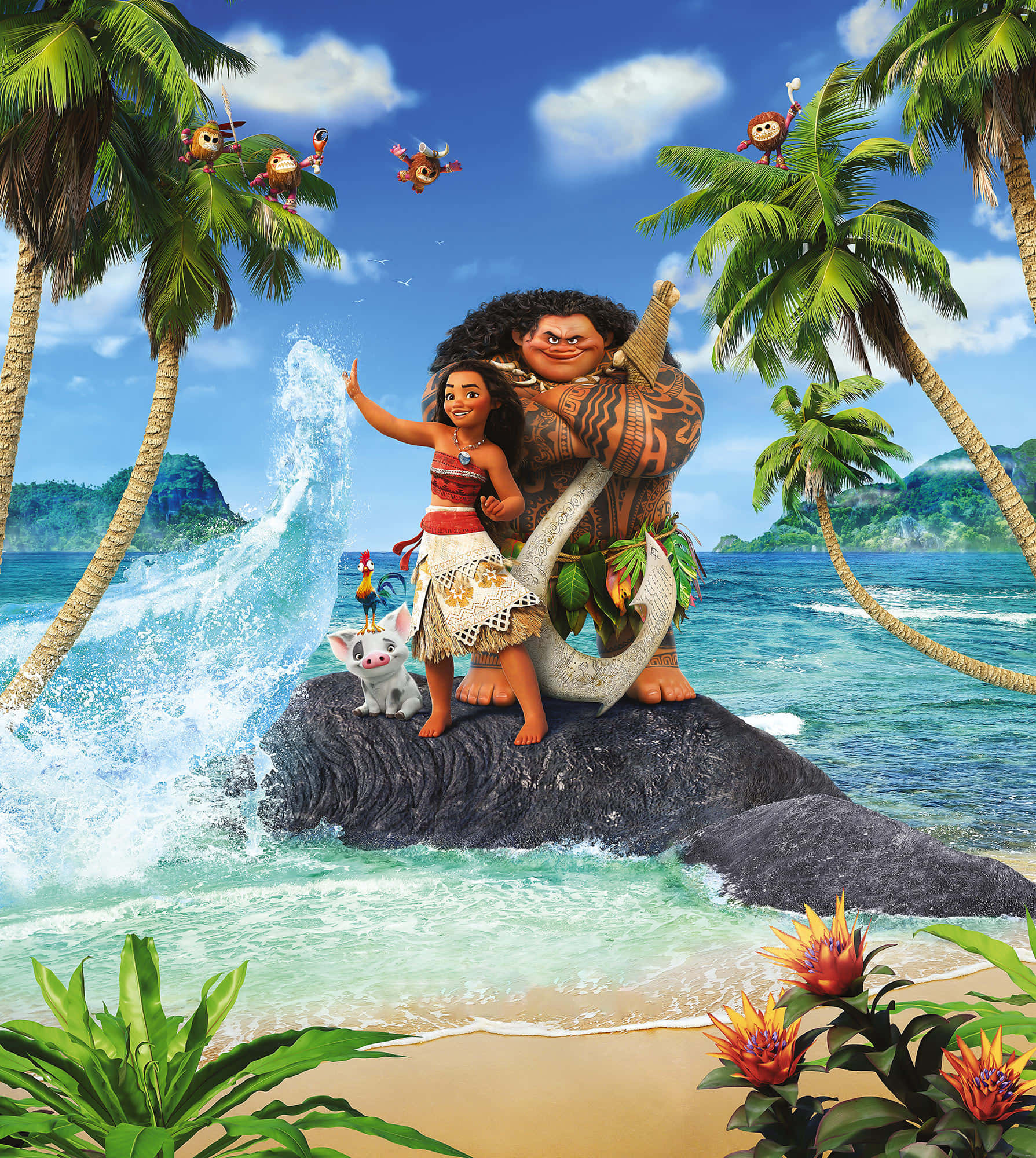 「奔向海洋，它在呼喚！」 壁紙 — Moana 和 Maui 勝利地站在岩石上，海浪在他們周圍拍打，明亮的藍天下有棕櫚樹和頑皮的猴子。