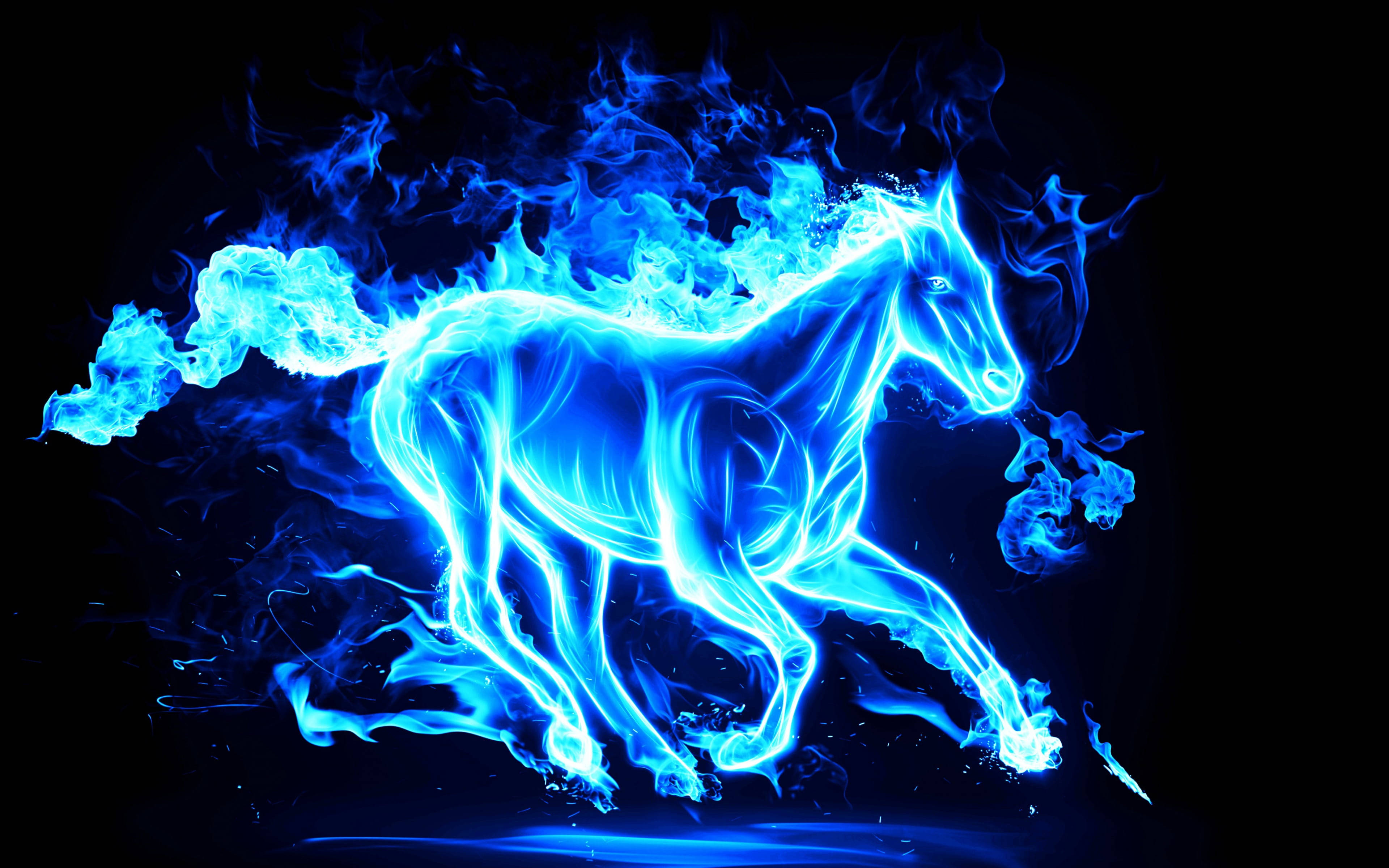 奔馬藍焰 壁紙 — 一匹發光的藍色駿馬在黑色虛空中穿過電光火焰奔騰，散發超自然能量。