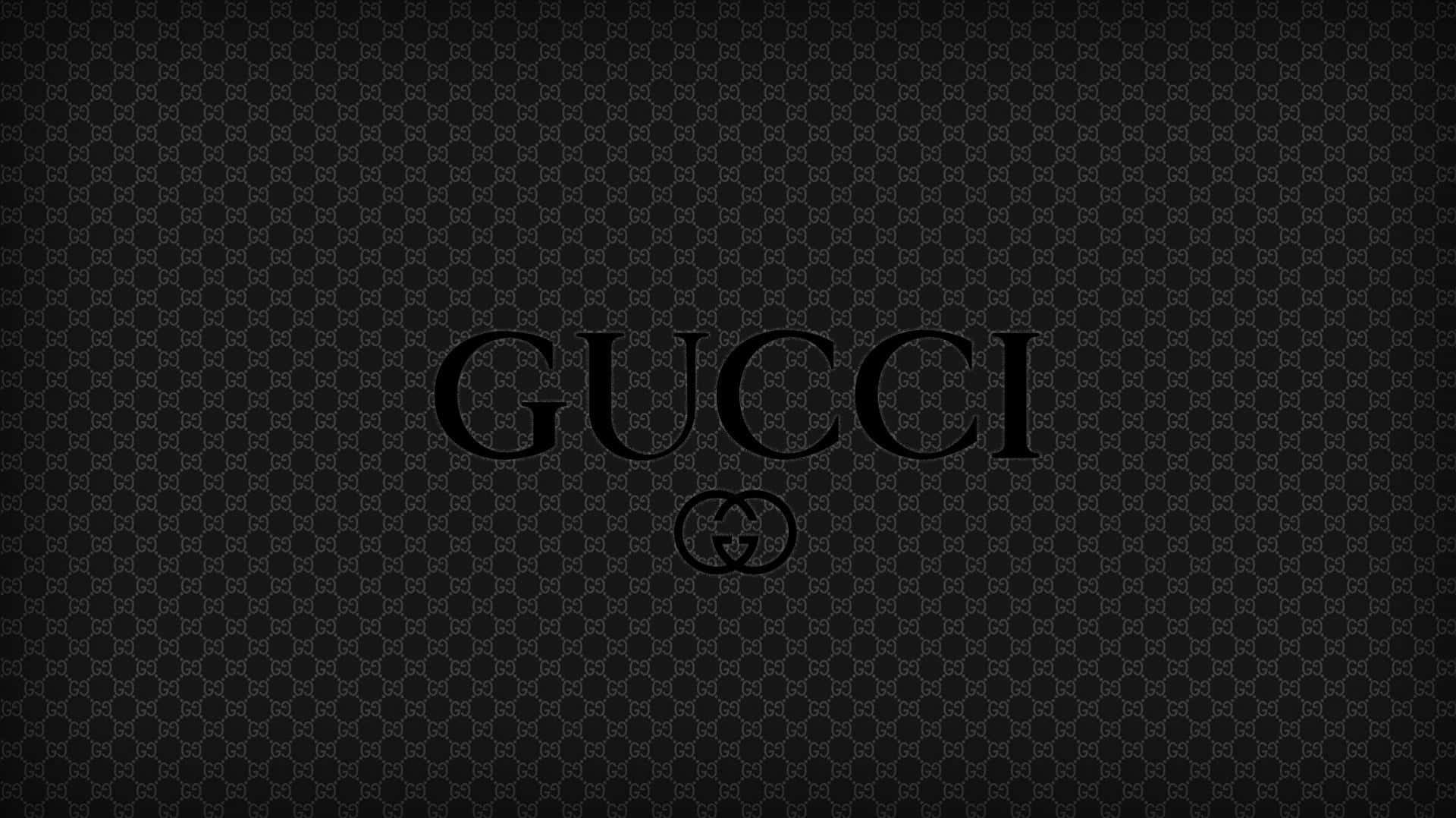 Gucci標誌在黑色字母組合背景上