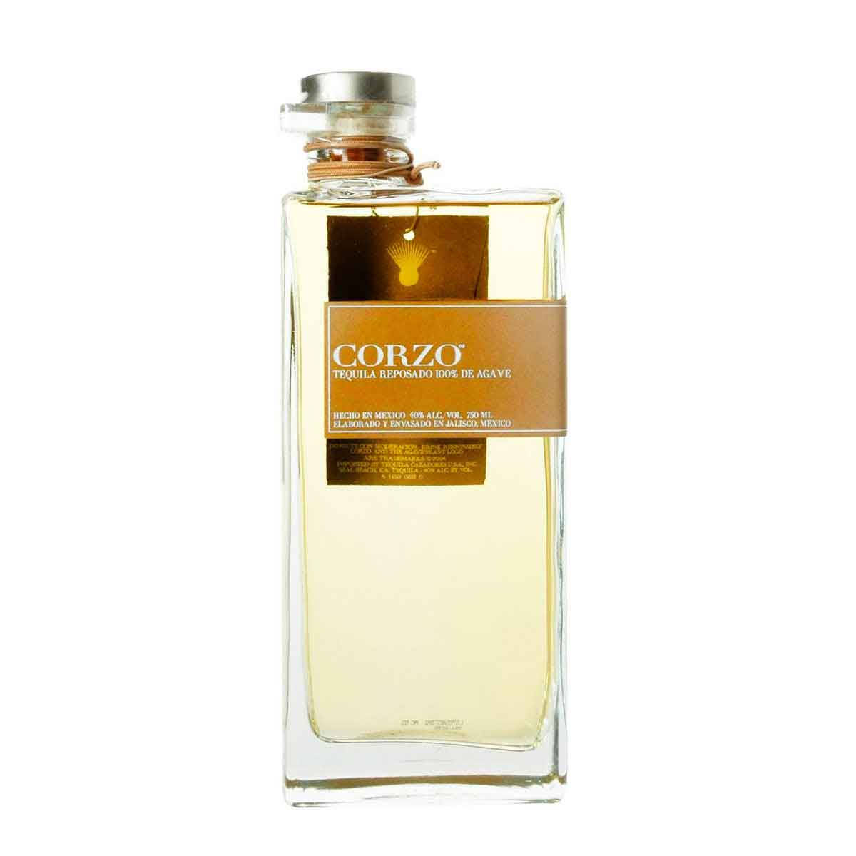 一瓶Corzo龍舌蘭酒，帶有琥珀色液體和棕色標籤。