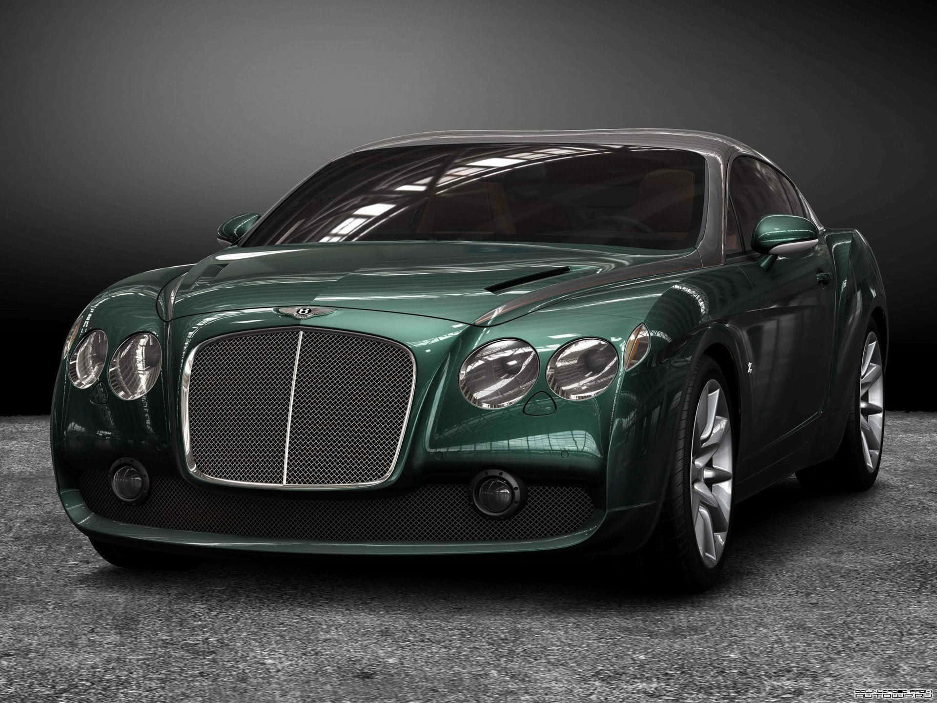 綠色 Bentley Continental GT 豪華跑車在攝影棚燈光下