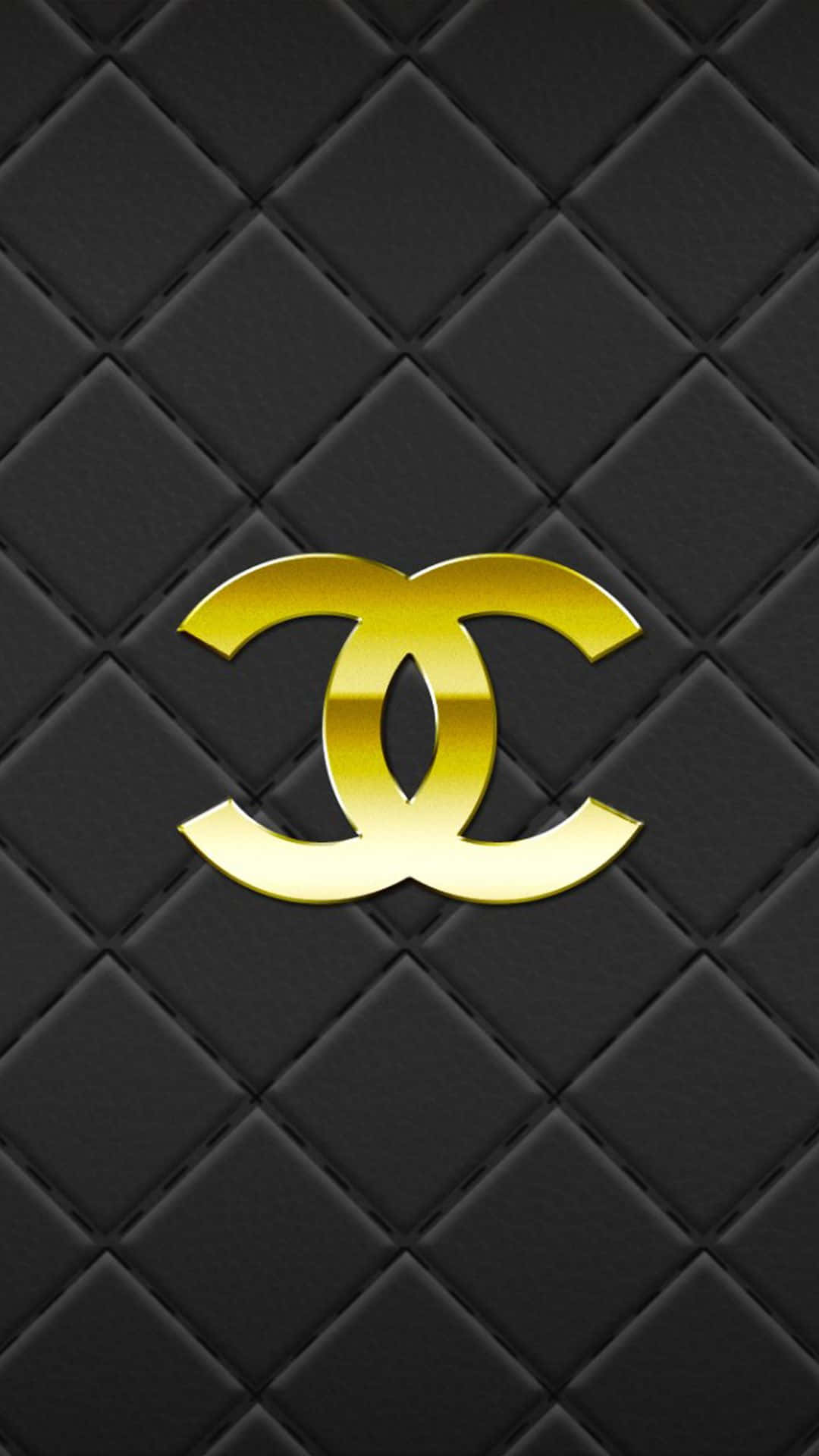 金色Chanel標誌在黑色菱格紋背景上