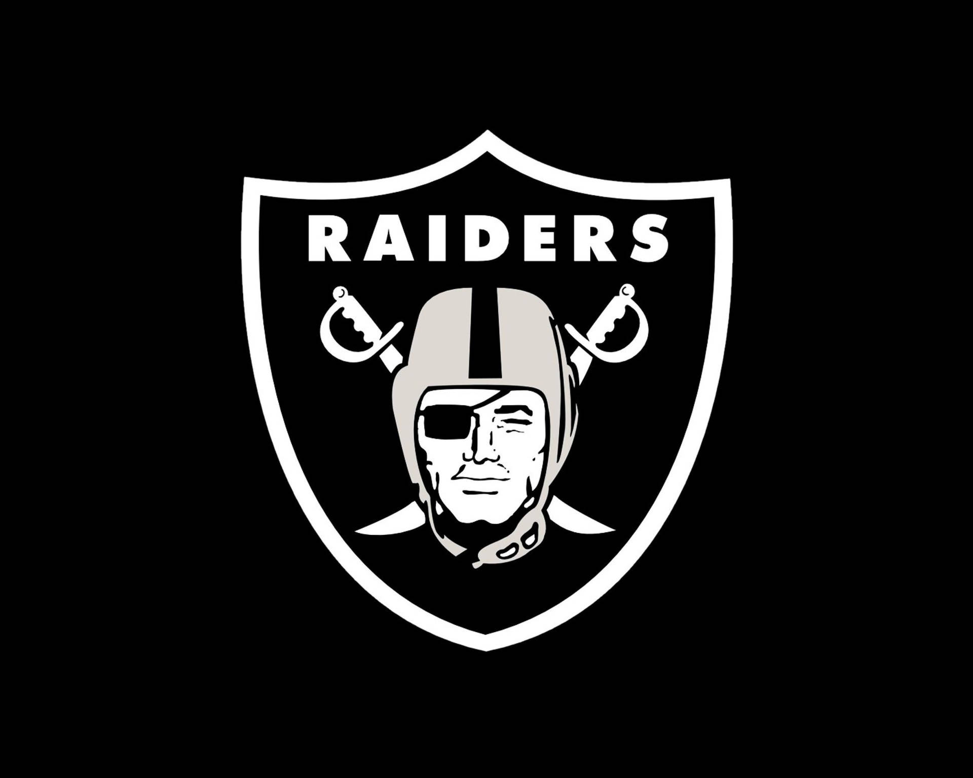 Raiders足球隊標誌，帶有戴頭盔的臉孔和交叉的劍。
