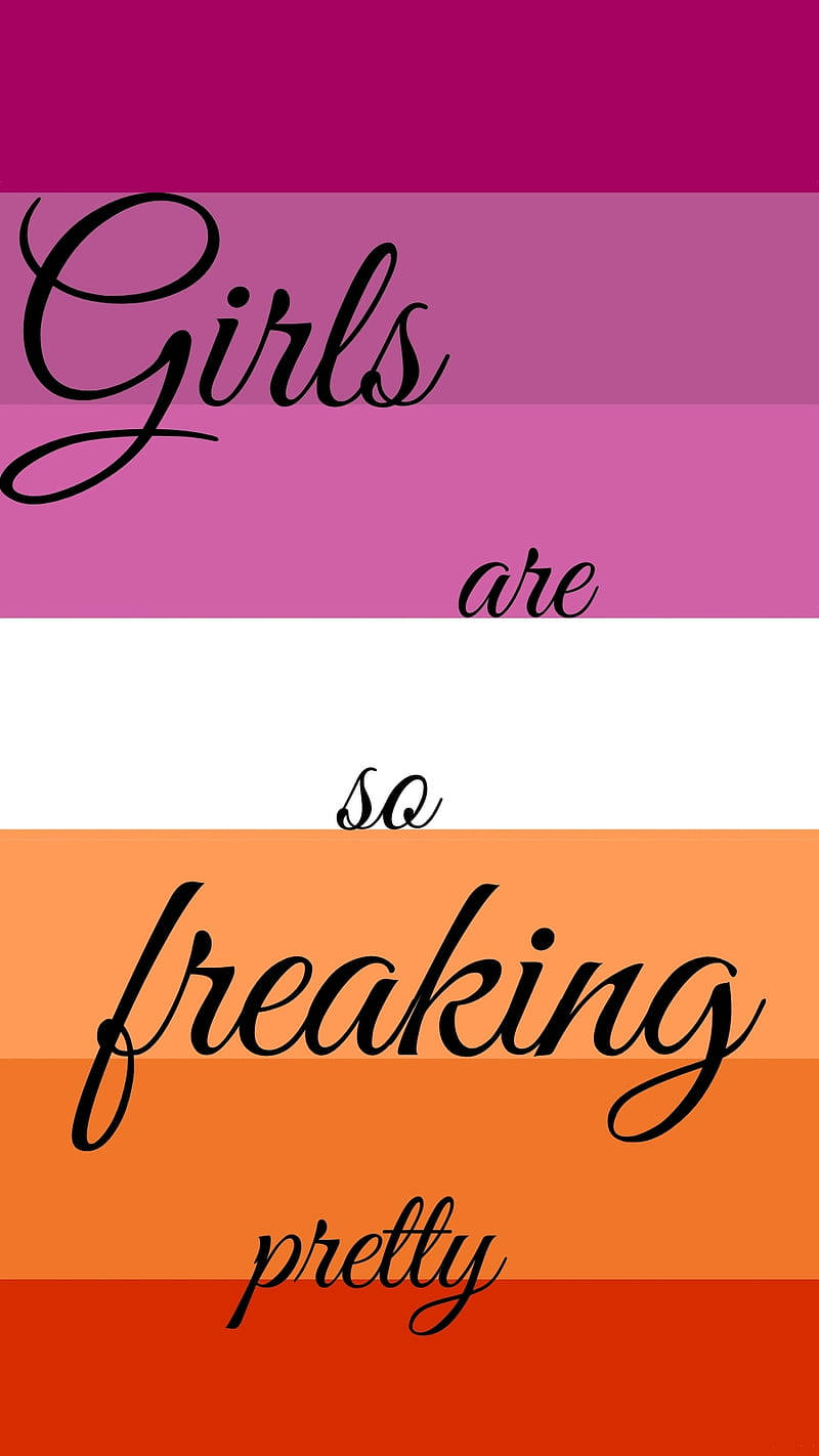 圖形，在彩色水平條紋上帶有文字「Girls are so freaking pretty」。