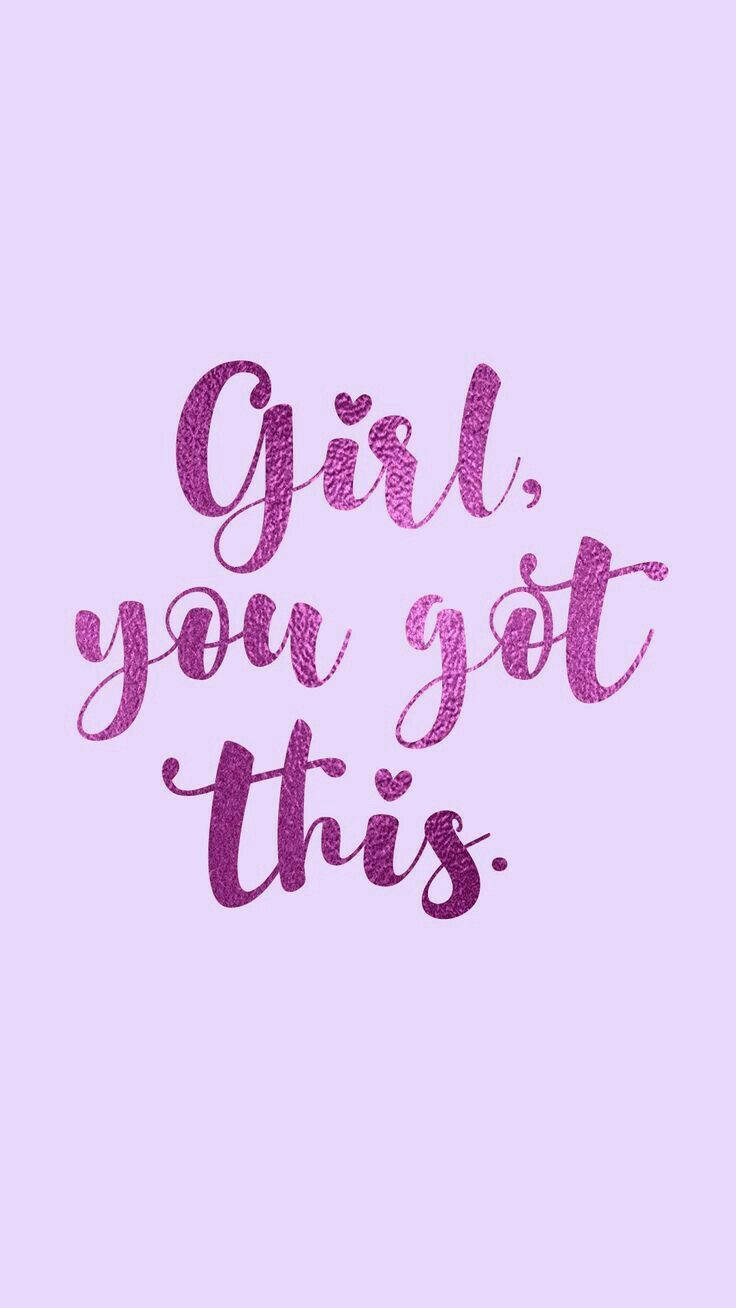粉紅色閃粉文字，寫著「Girl you got this」，背景為薰衣草色