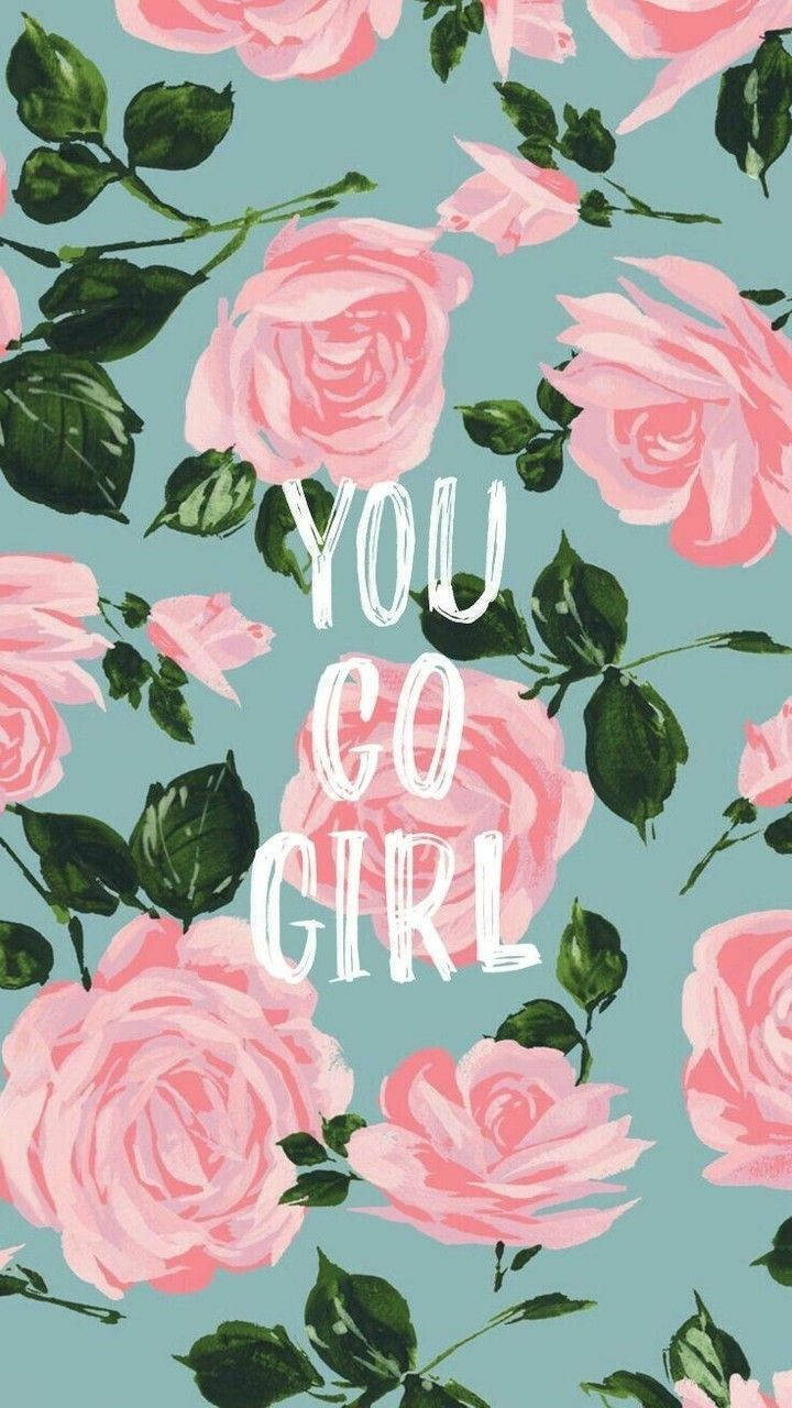粉紅玫瑰和綠葉，帶有白色文字「you go girl」。