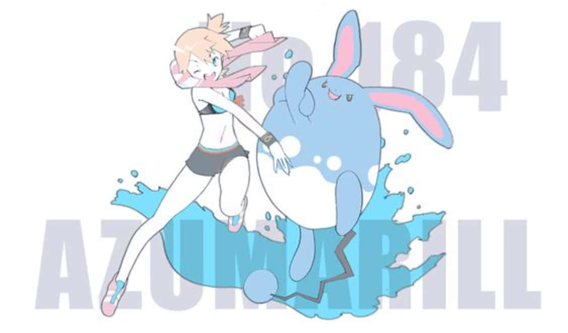 女孩與阿茲umarill 的可愛姿勢 壁紙 — 一個開心的金髮動漫女孩，與一隻藍色兔子般的寶可夢以動態姿勢快樂地潑水。