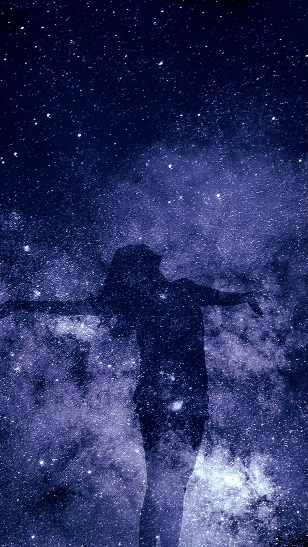 張開雙臂的人，背景是繁星點點的銀河天空。