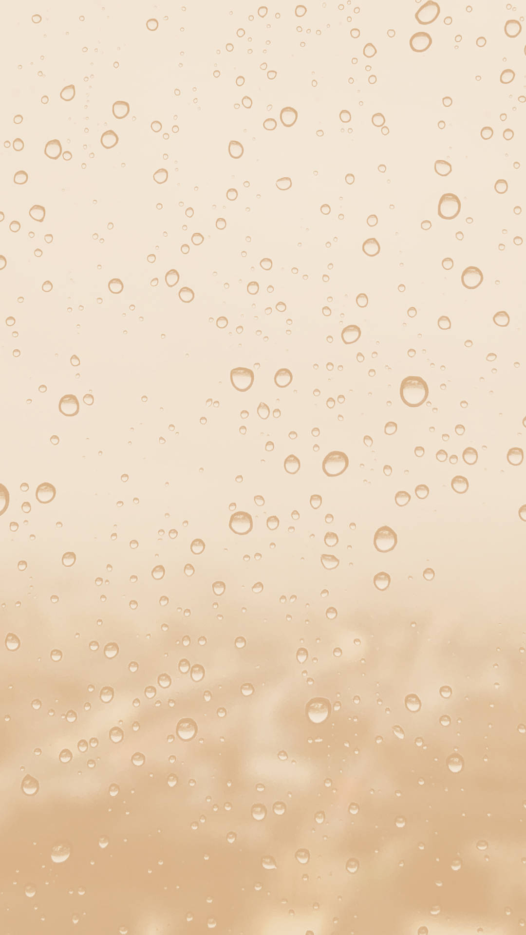 玻璃上嘅米色雨滴同模糊天空背景