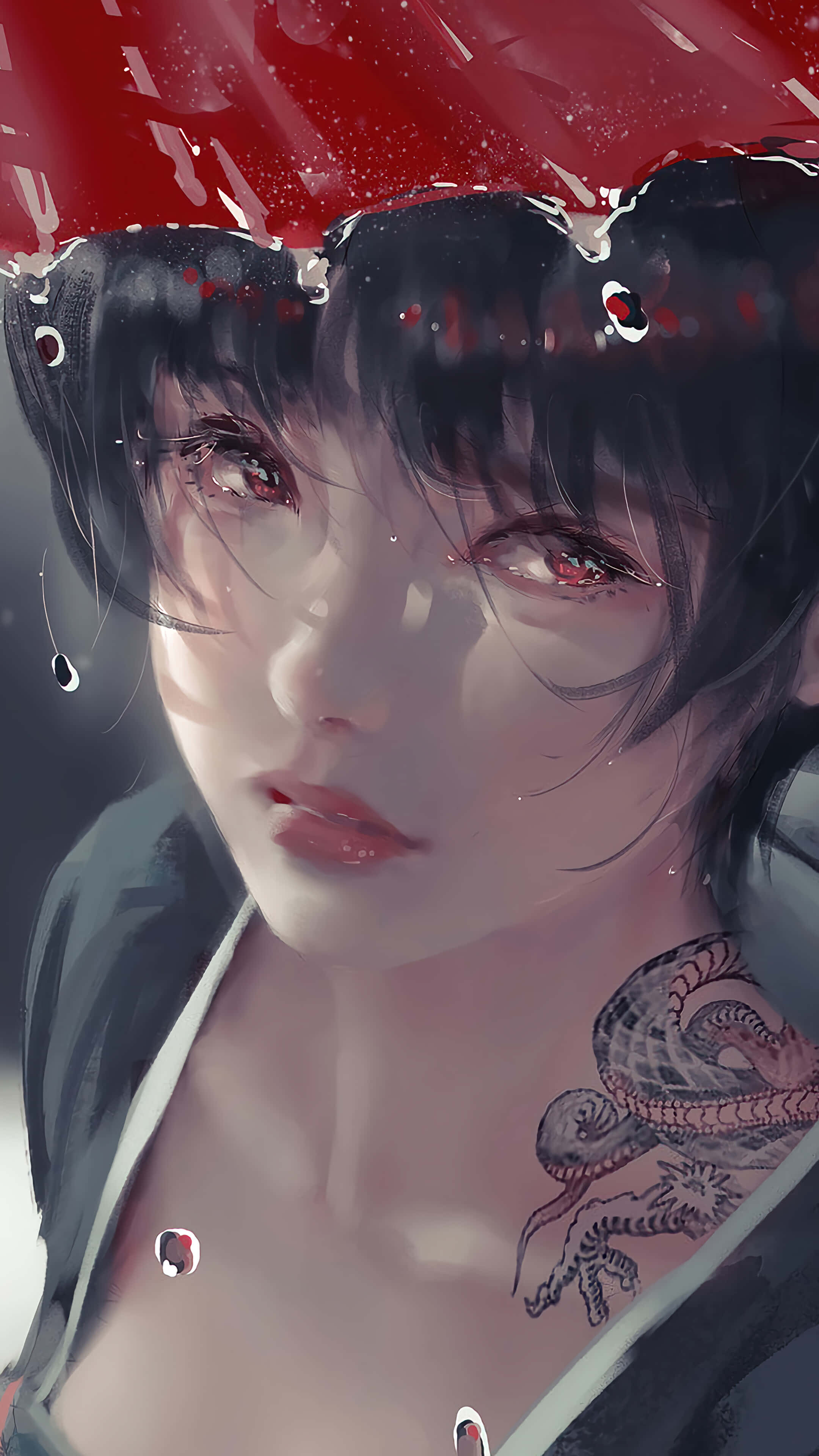 她身上的紋身是美麗的自我表達 壁紙 — 一個特寫動漫女孩，黑髮紅眼，在紅色雨傘下，雨滴落下，頸上有蛇紋身。