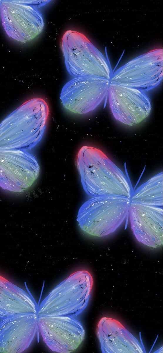 帶有彩虹邊緣的發光蝴蝶漂浮在繁星點點的宇宙虛空中。