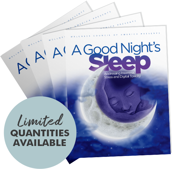 《好眠之夜》限量書冊 壁紙 — 一個平靜睡臉安放在新月之中，背景是星空夜空，用於健康小冊子封面。